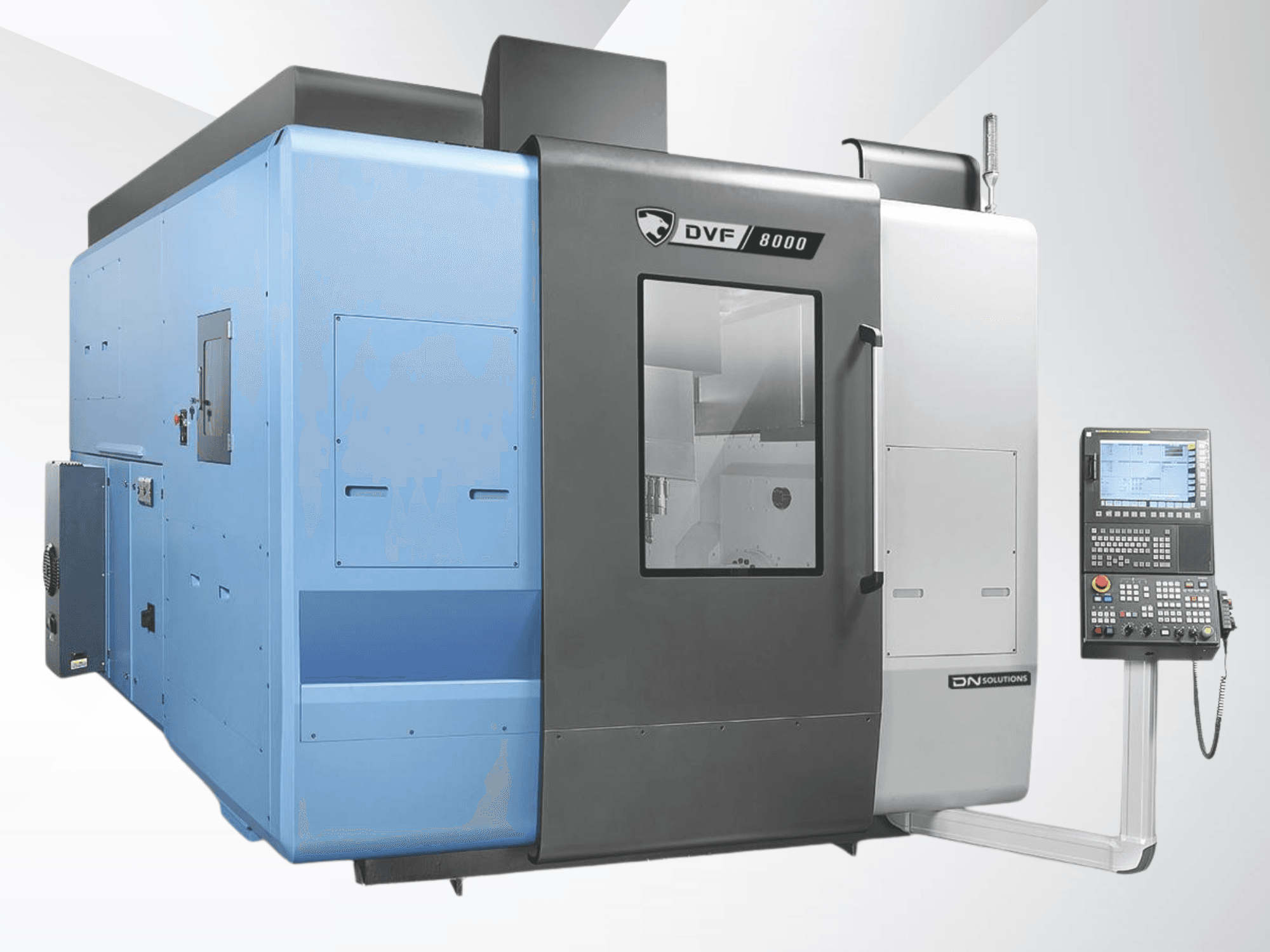 Universelles Bearbeitungszentrum DN SOLUTIONS DVF 8000, Vorderansicht, mit Blick auf das Bedienfeld und das zweifarbige Außendesign.