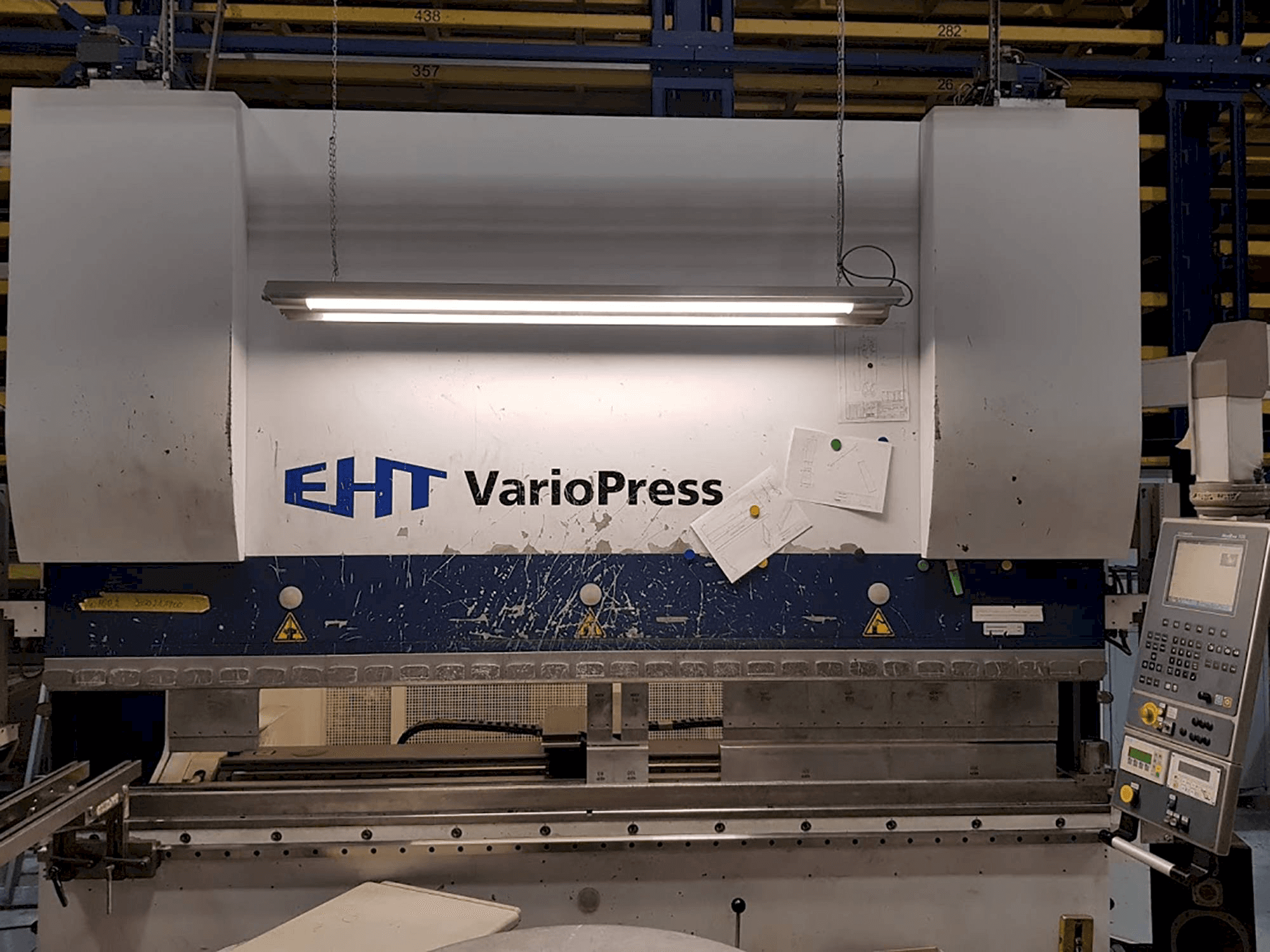 Frontansicht der EHT VarioPress 170-30 Maschine