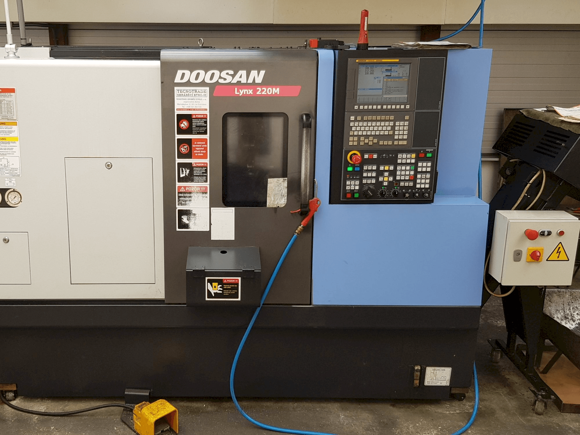 Frontansicht der Doosan Lynx 220 MA Maschine