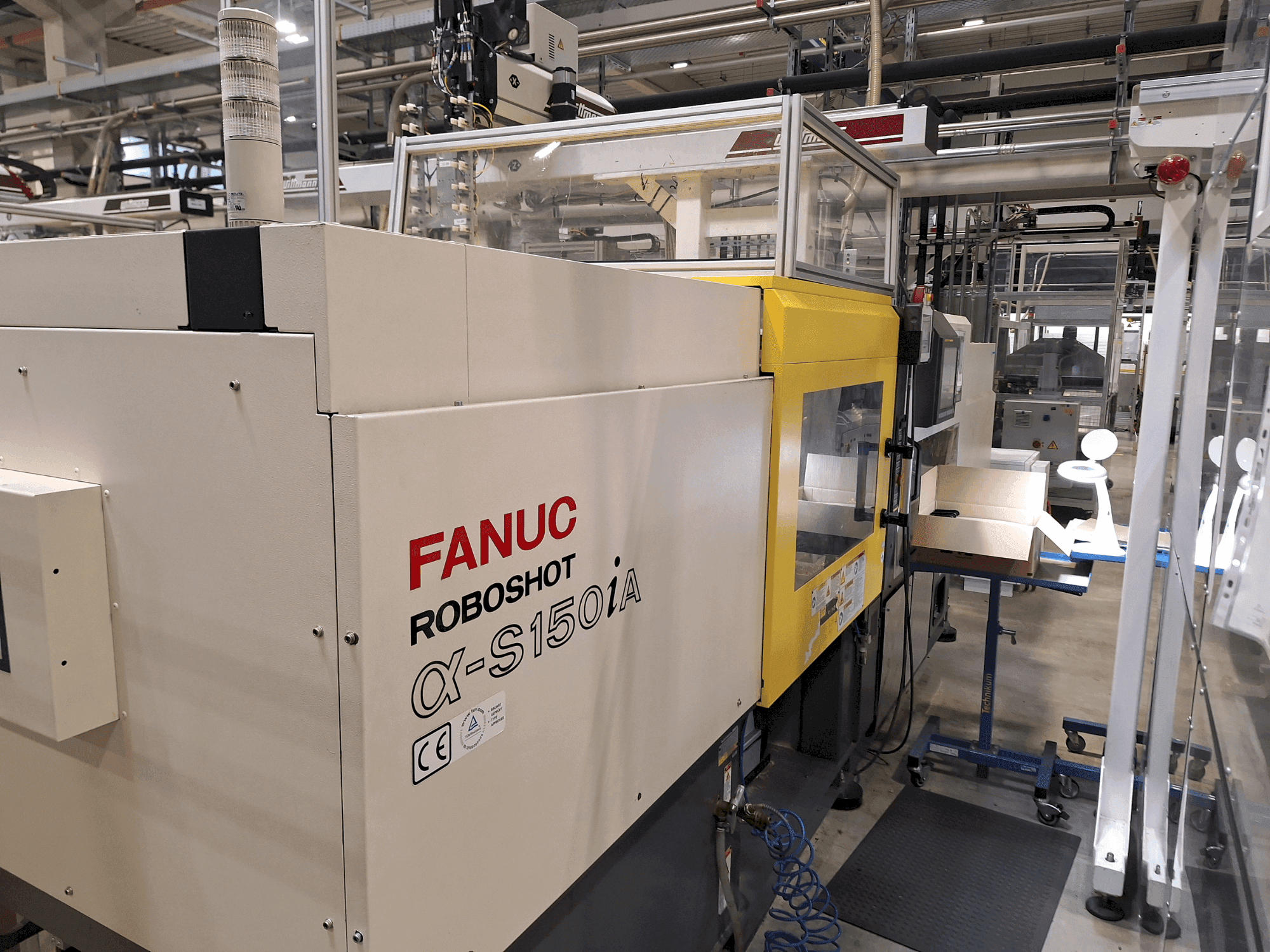 Frontansicht der FANUC Roboshot S150iA Maschine