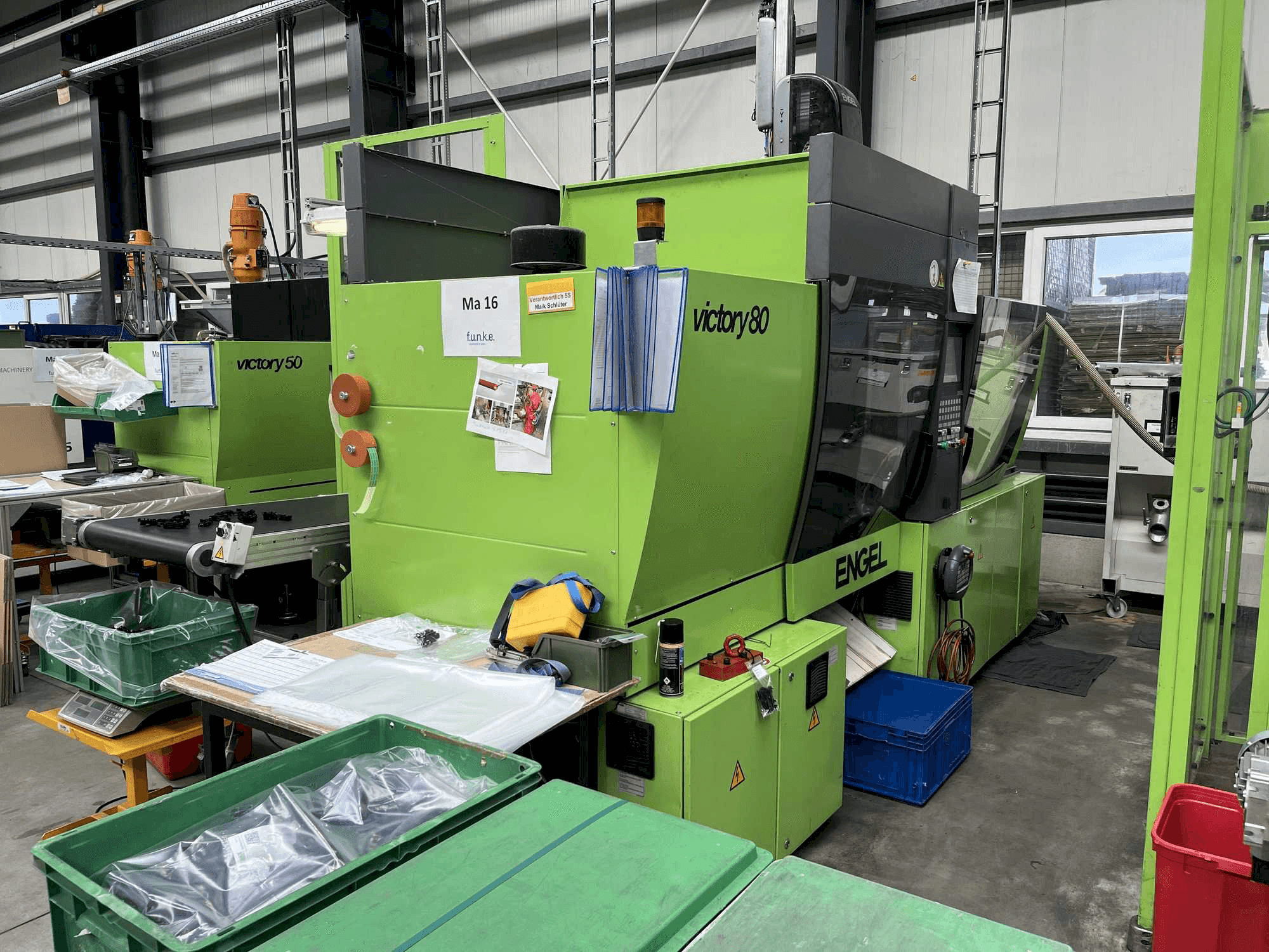 Frontansicht der Engel VIC 330/80 TECH Maschine