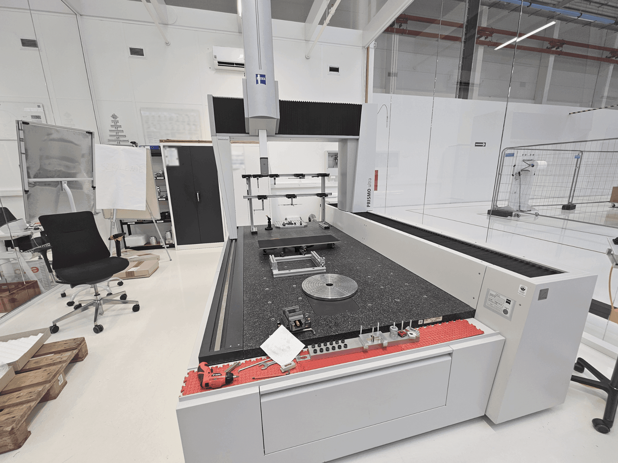 Frontansicht der ZEISS PRISMO 12/24/10 ultra Maschine