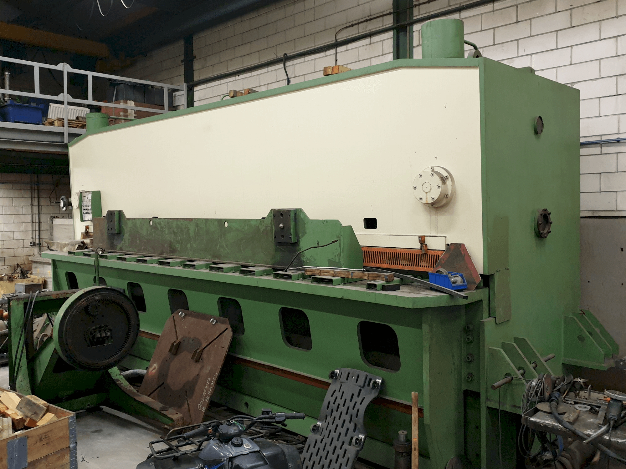 Rechte Ansicht der LVD MVS 62/16 Maschine