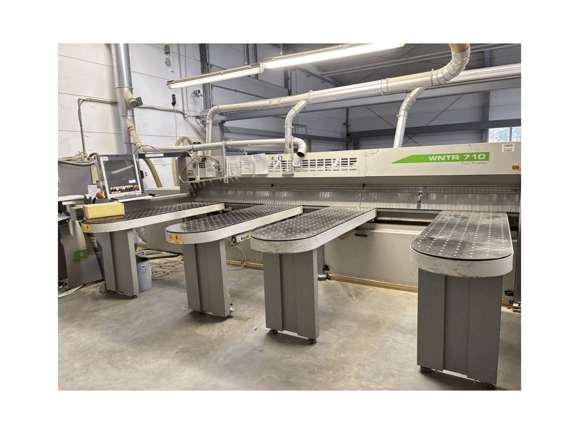 Frontansicht der SELCO WNTR 710 Maschine