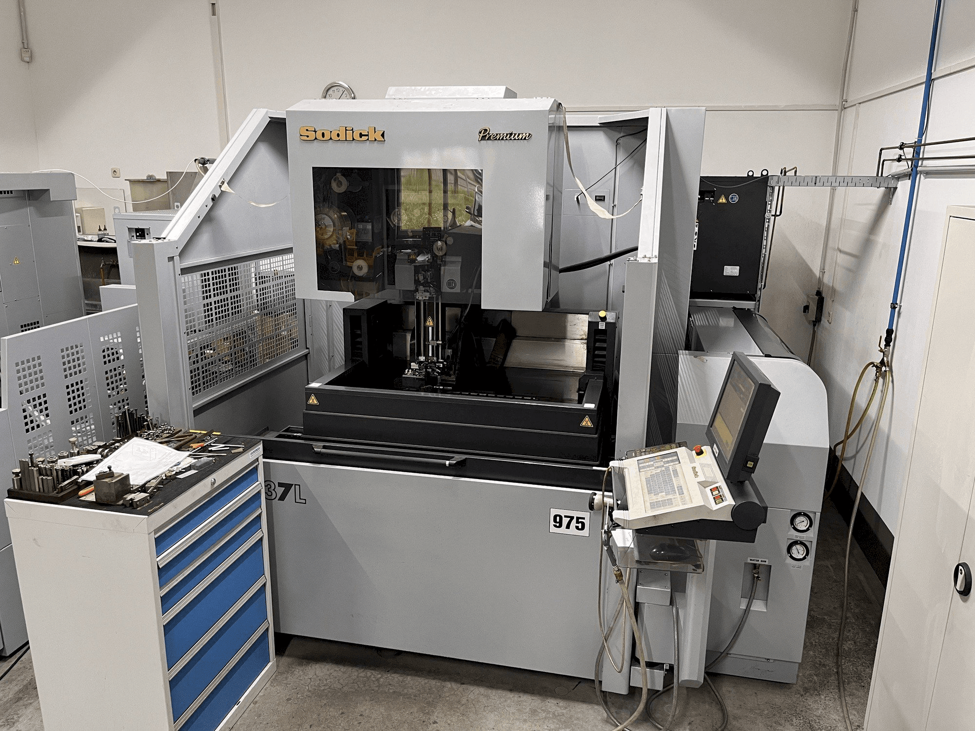 Frontansicht der Sodick AQ537L Maschine