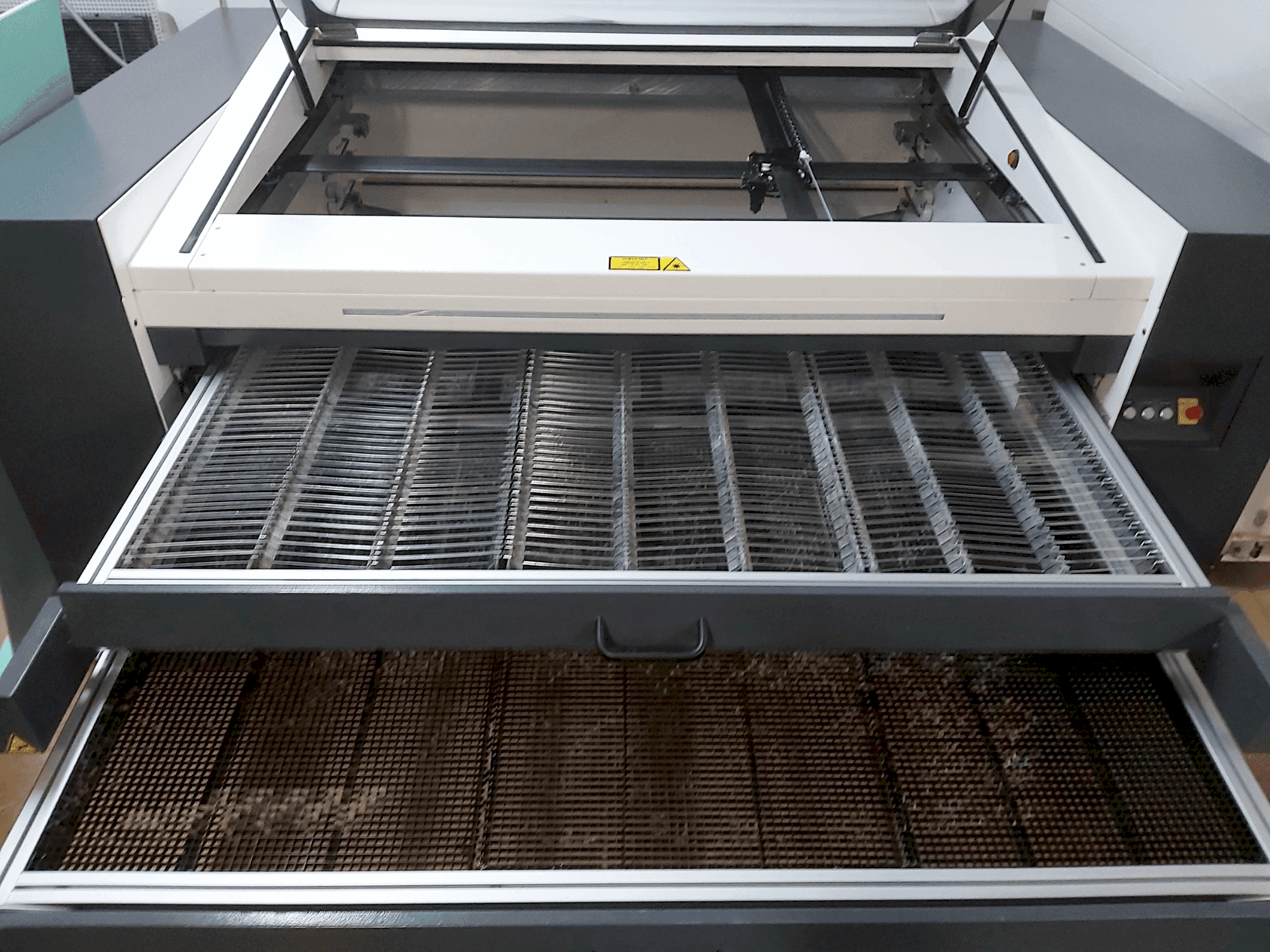 Frontansicht der SEI SPA X-Type 1610 Maschine