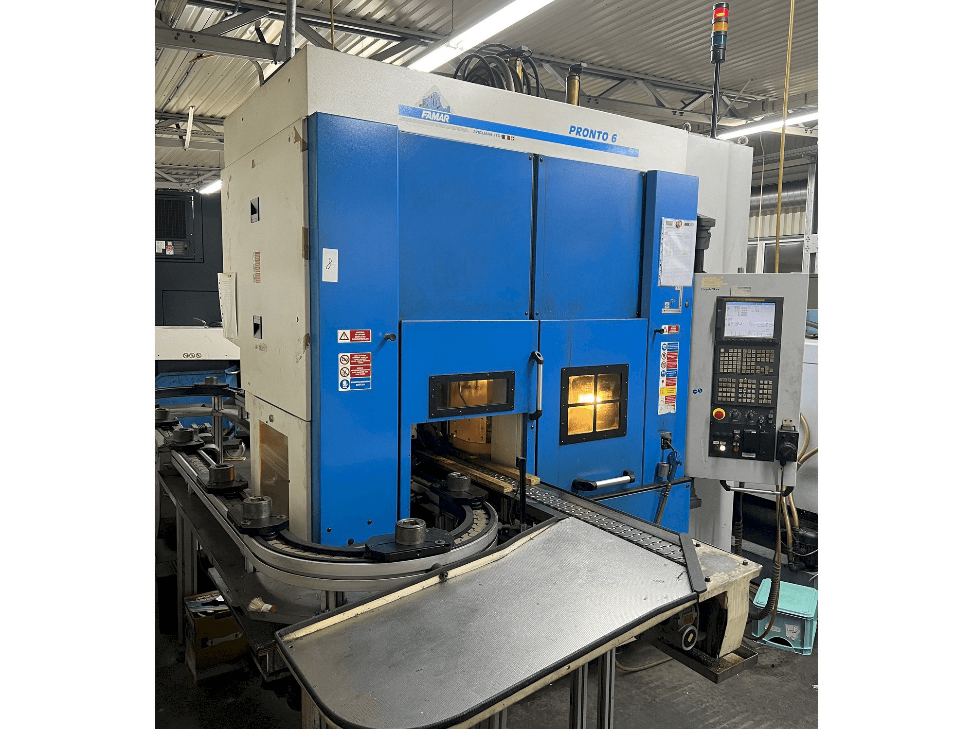 Frontansicht der Famar Pronto 6 Maschine