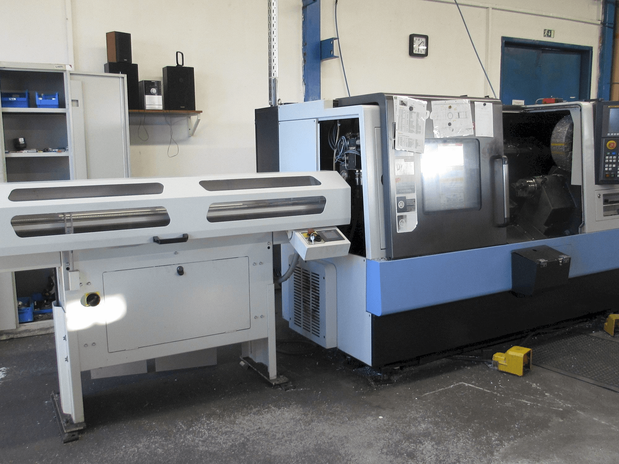 Frontansicht der Doosan Lynx 220 LMS Maschine