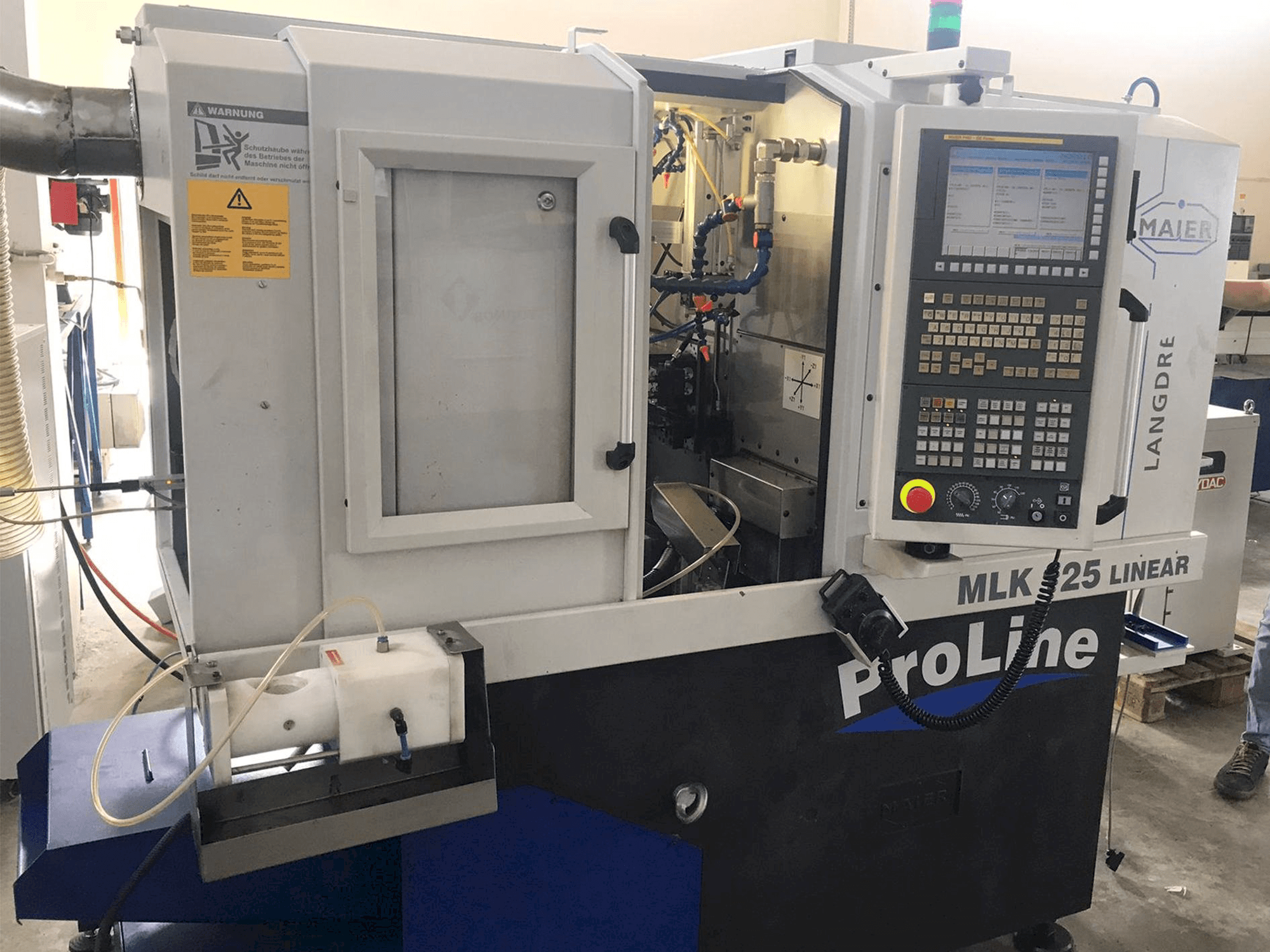 Frontansicht der Maier MLK 125 Linear Maschine