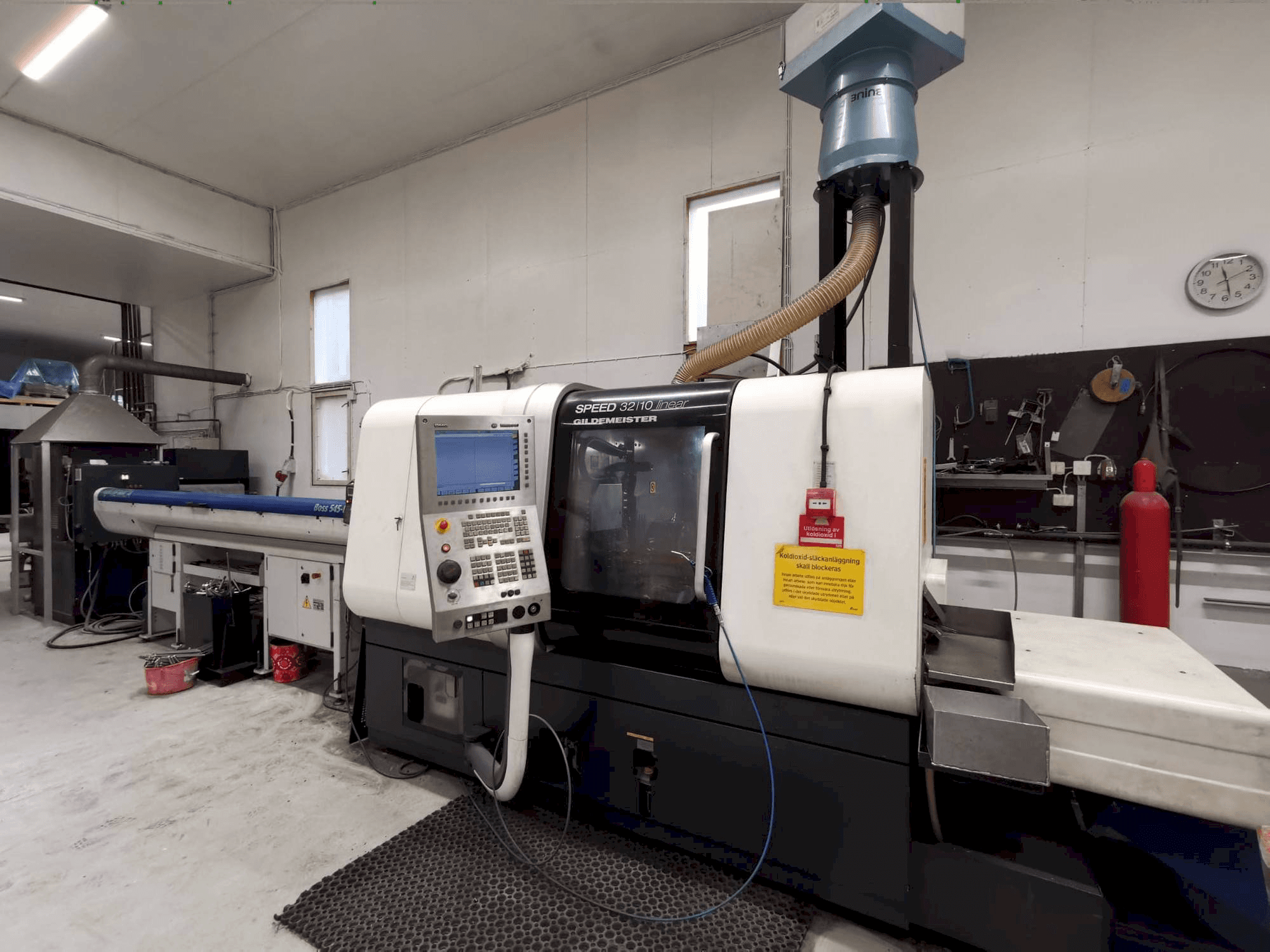 Frontansicht der Gildemeister Speed 32-10 linear Maschine