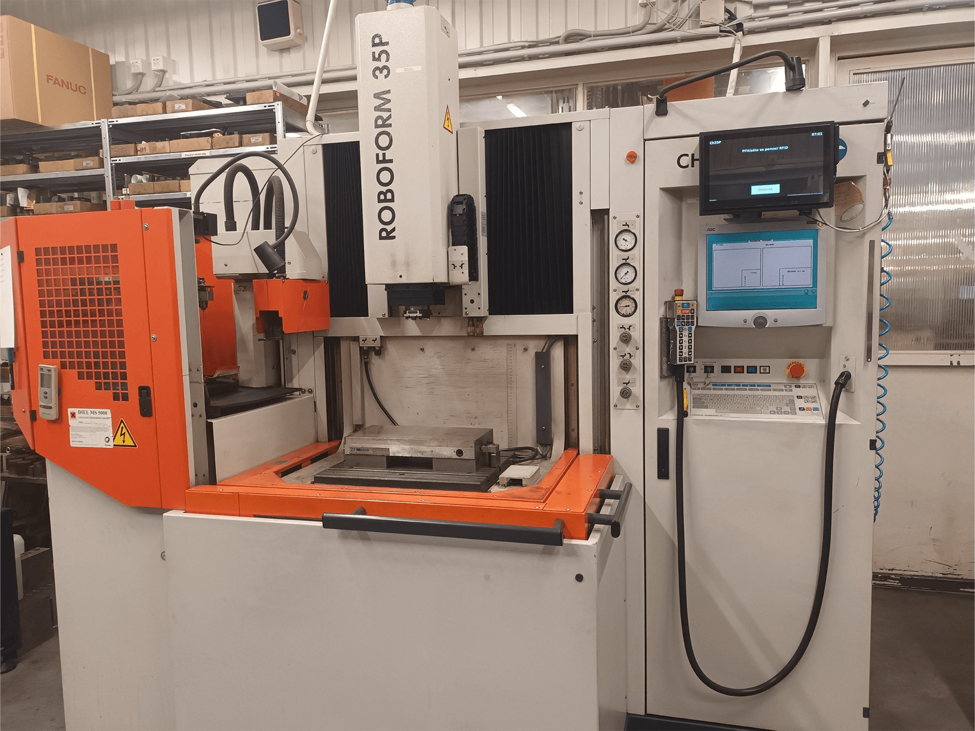 Frontansicht der CHARMILLES ROBOFORM 35P Maschine