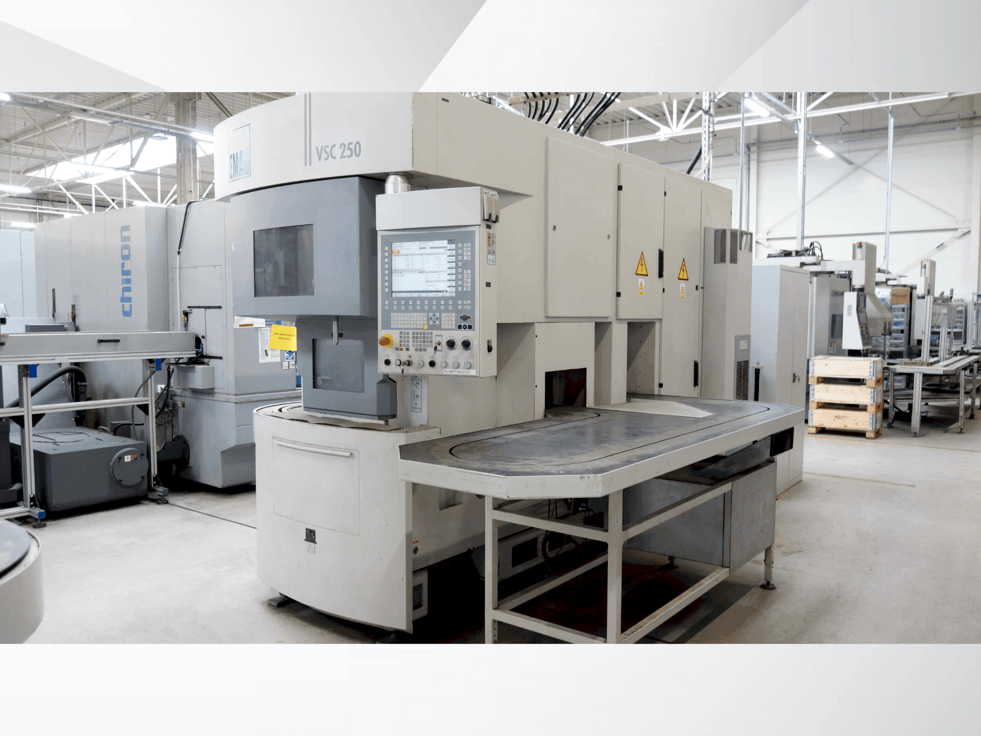 Frontansicht der EMAG VSC 250 Maschine