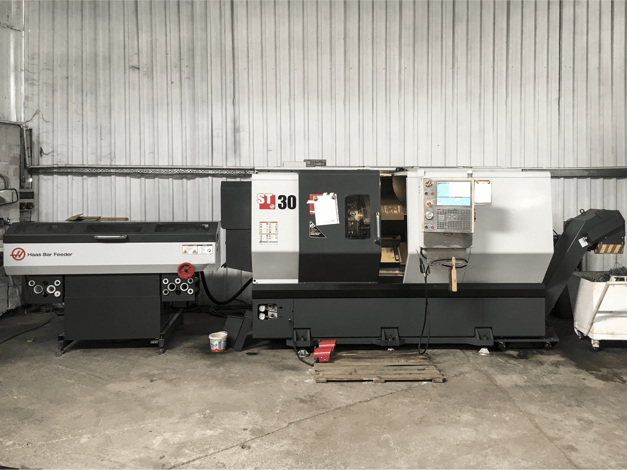 Frontansicht der HAAS ST-30 Maschine