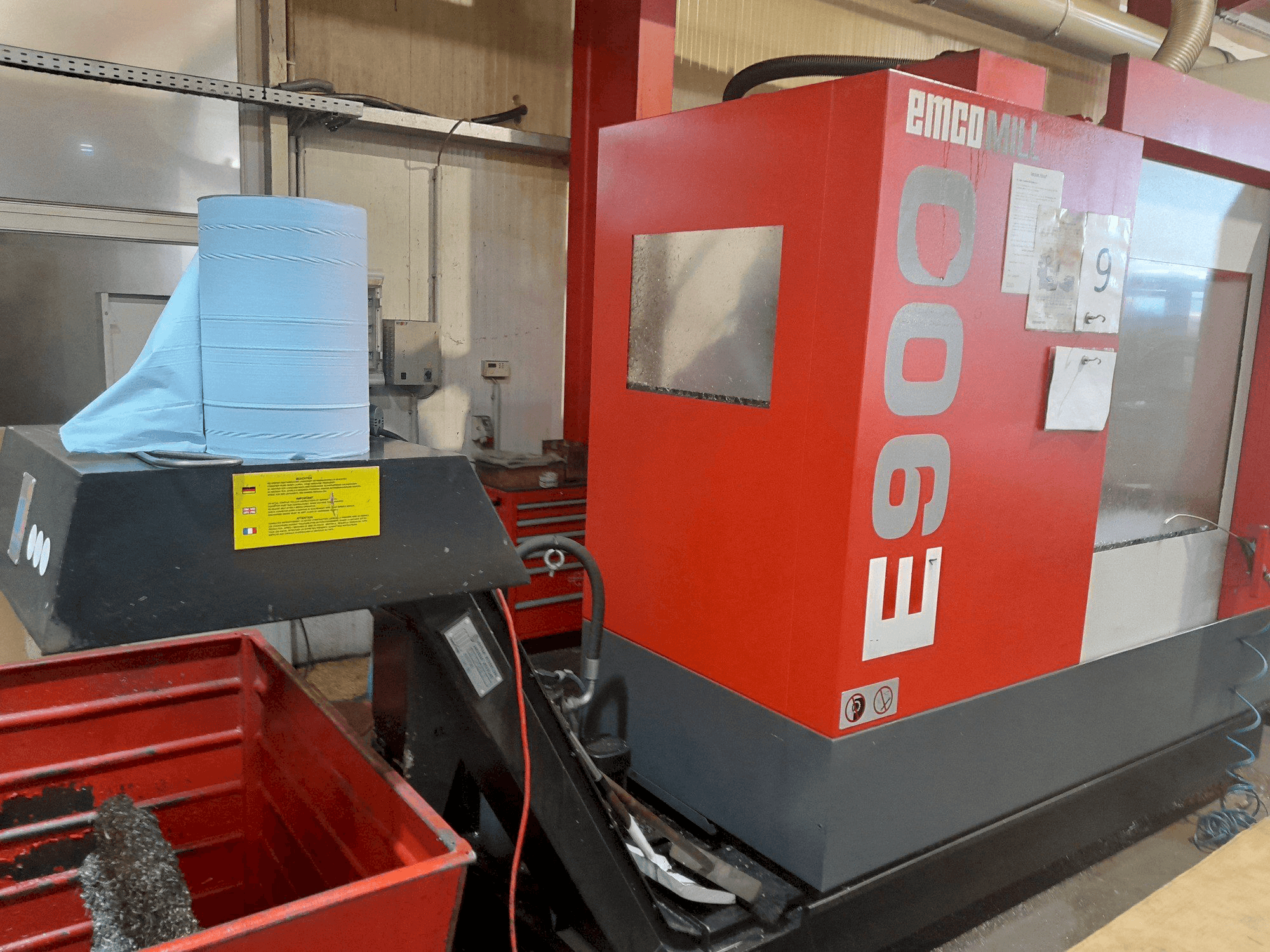 Frontansicht der EMCO E900 Maschine