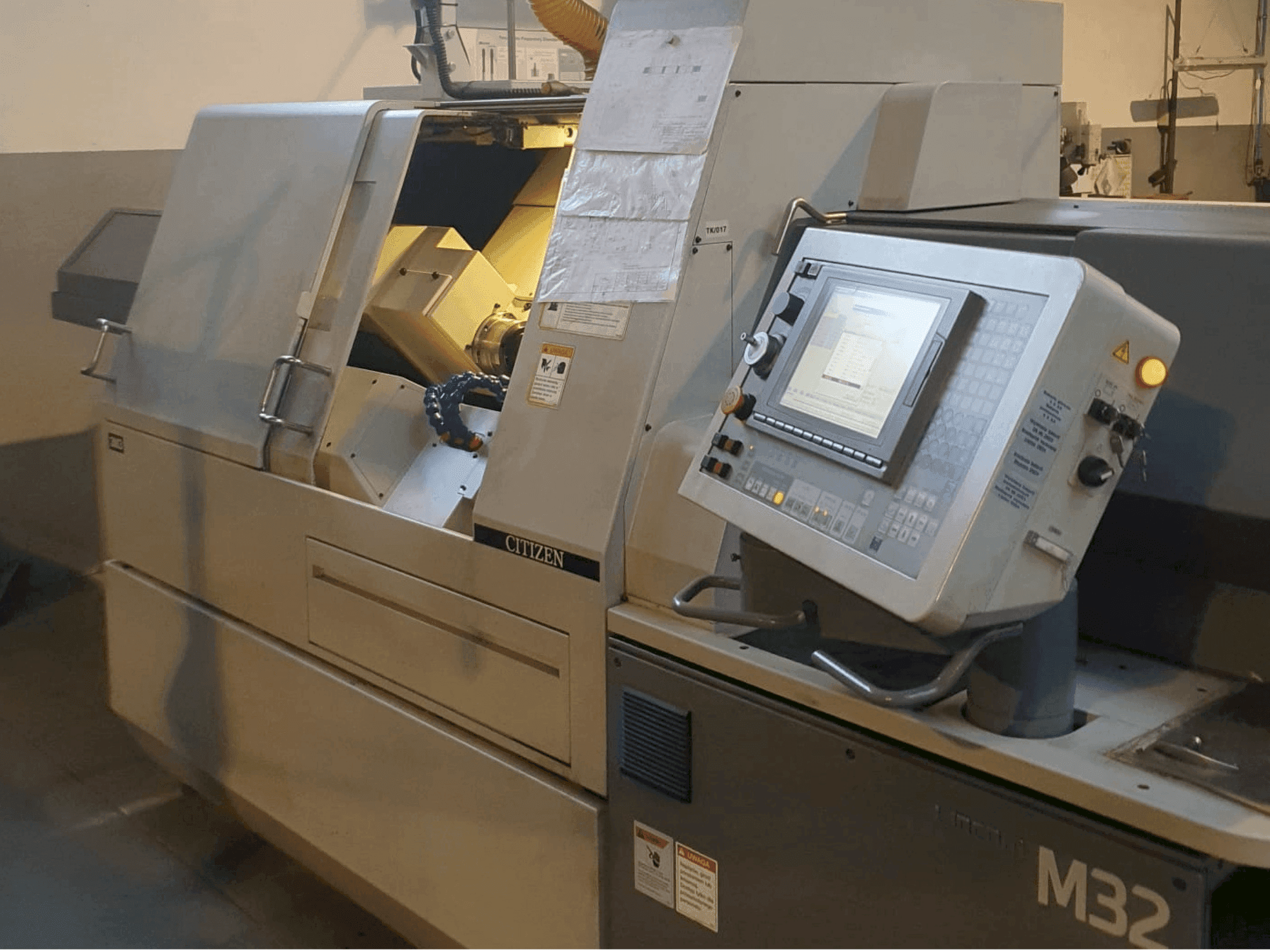 Frontansicht der Citizen M32 III Maschine