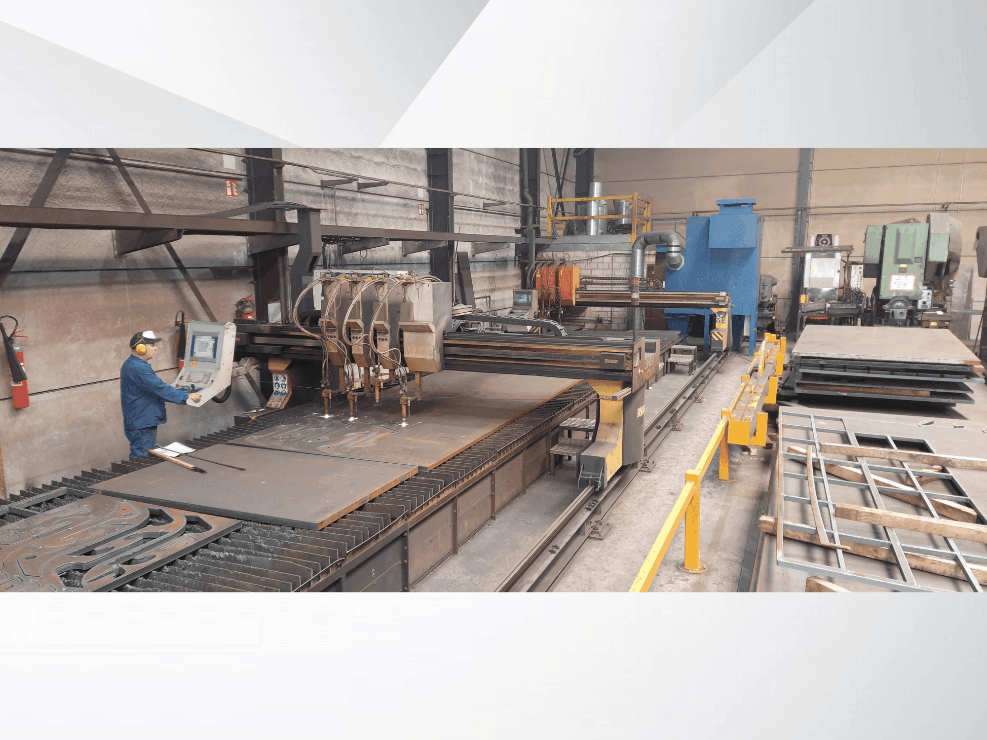 Frontansicht der SOITAAB Lineatech-Nova 40 Maschine