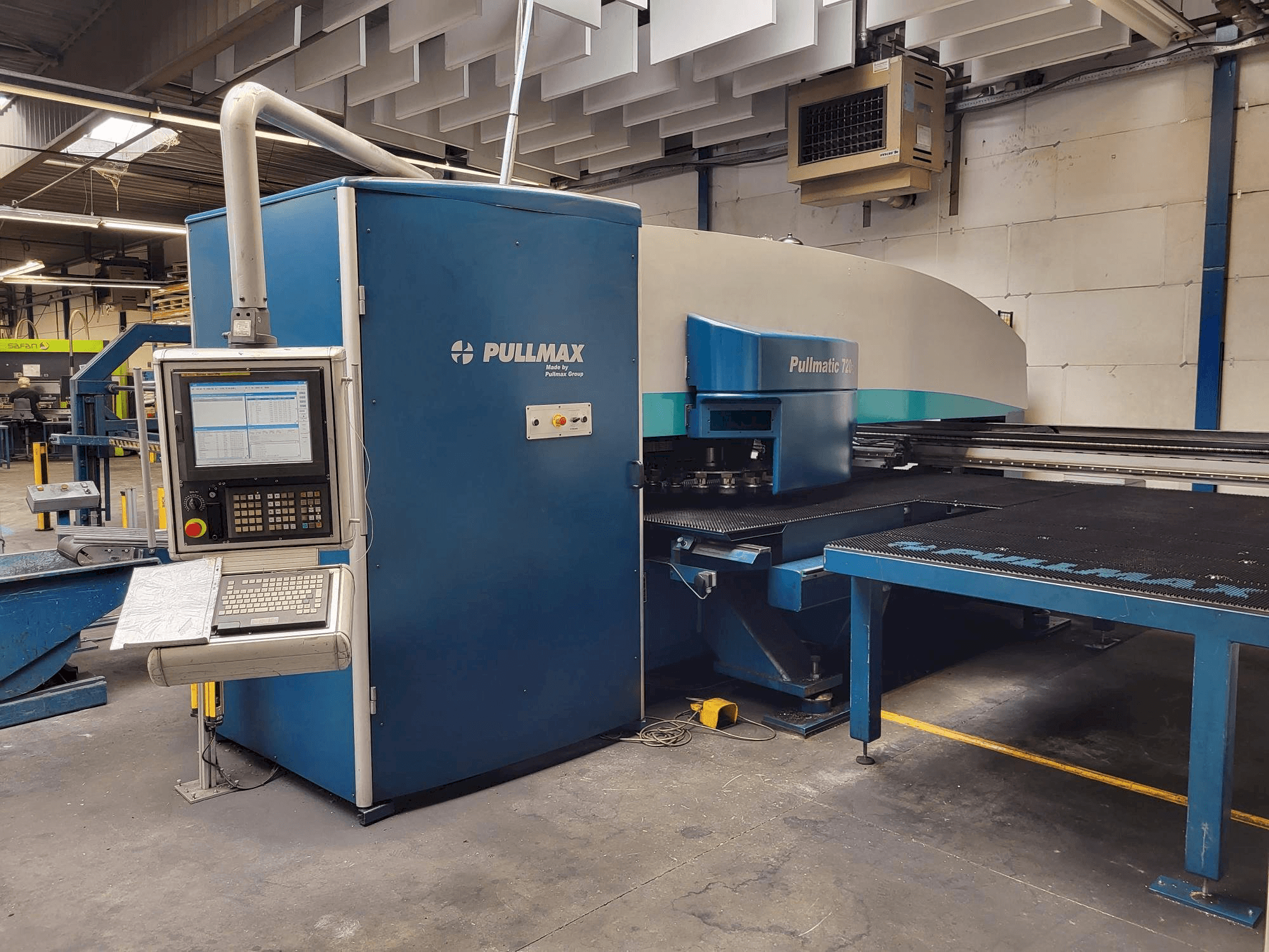 Frontansicht der Pullmax 720 Maschine