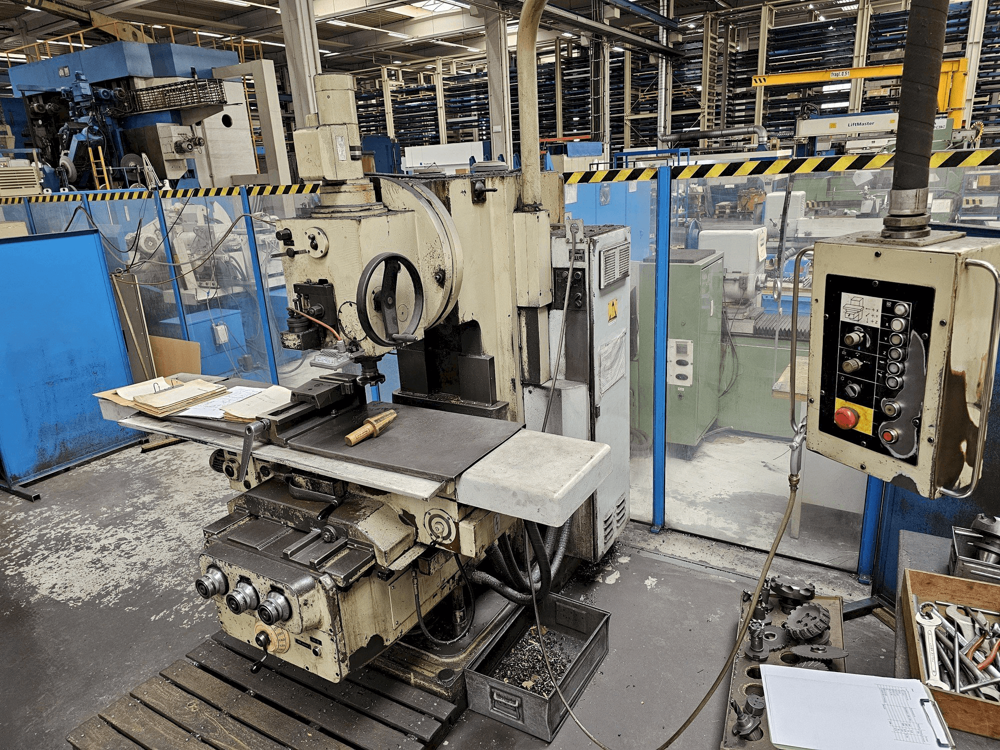 Frontansicht der VEB FSS 400/E Maschine