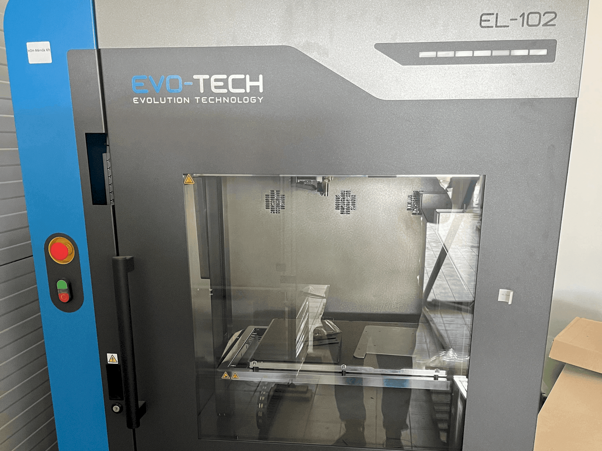 Frontansicht der EVO-tech EL-102 V2 Maschine