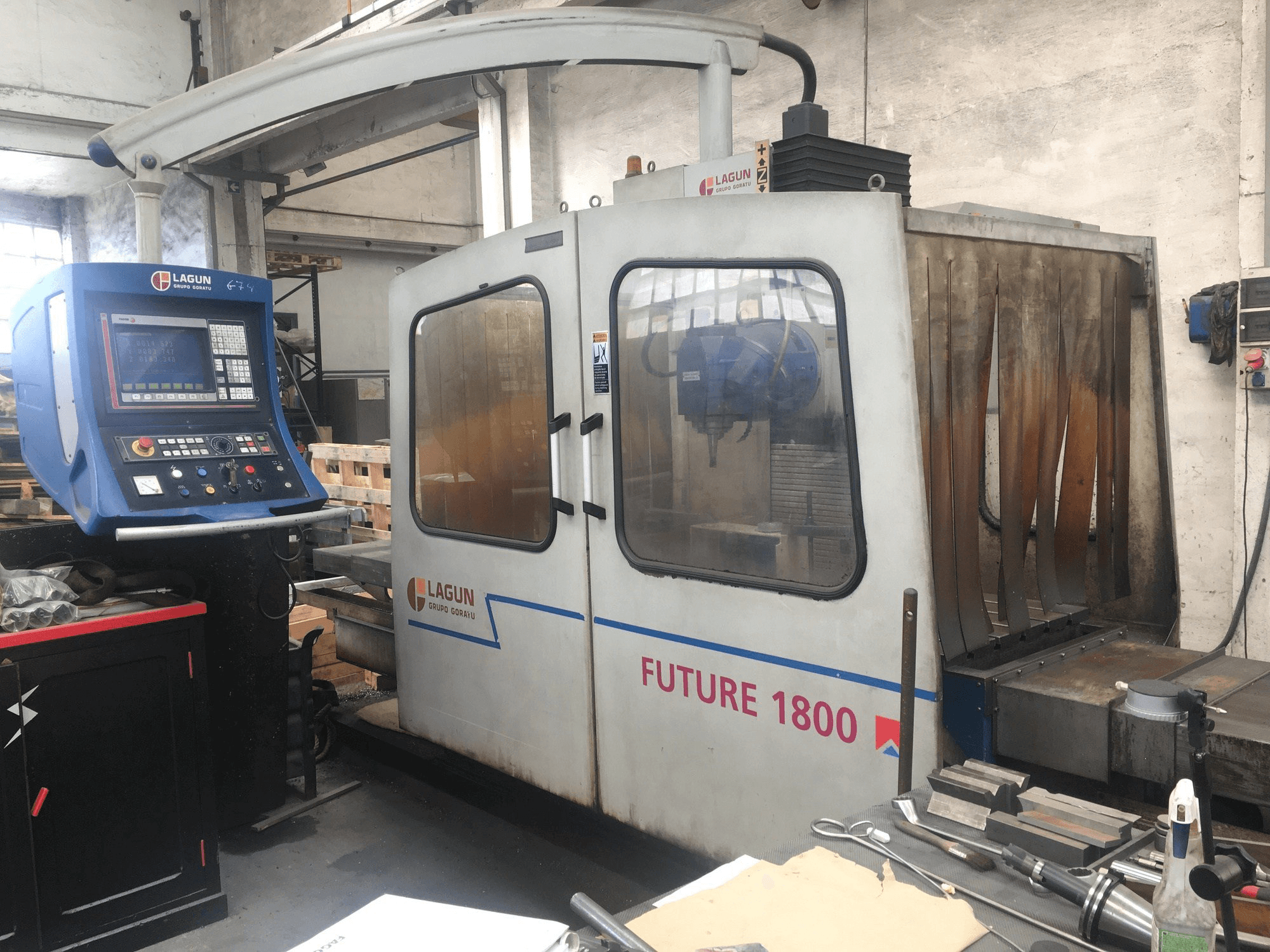 Frontansicht der LAGUN Future 1800 Maschine