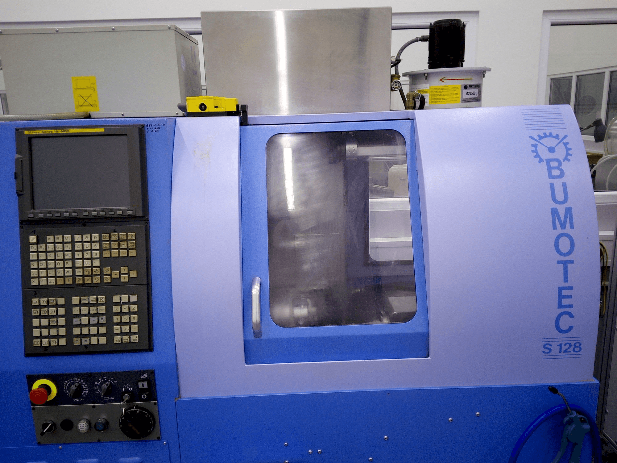 Frontansicht der Bumotec S 128 Maschine
