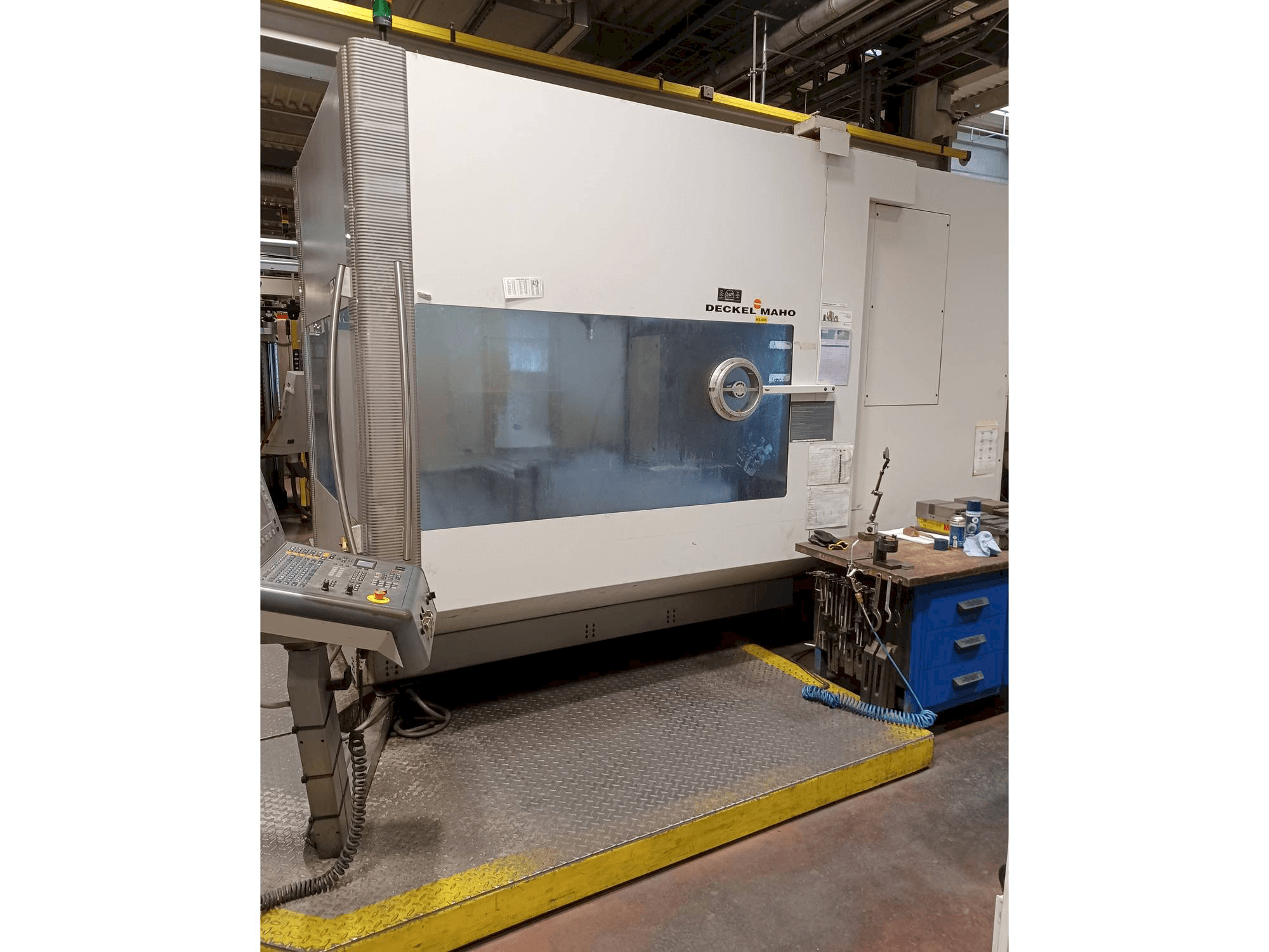 Frontansicht der DECKEL MAHO DMU 125 T hi-dyn Maschine