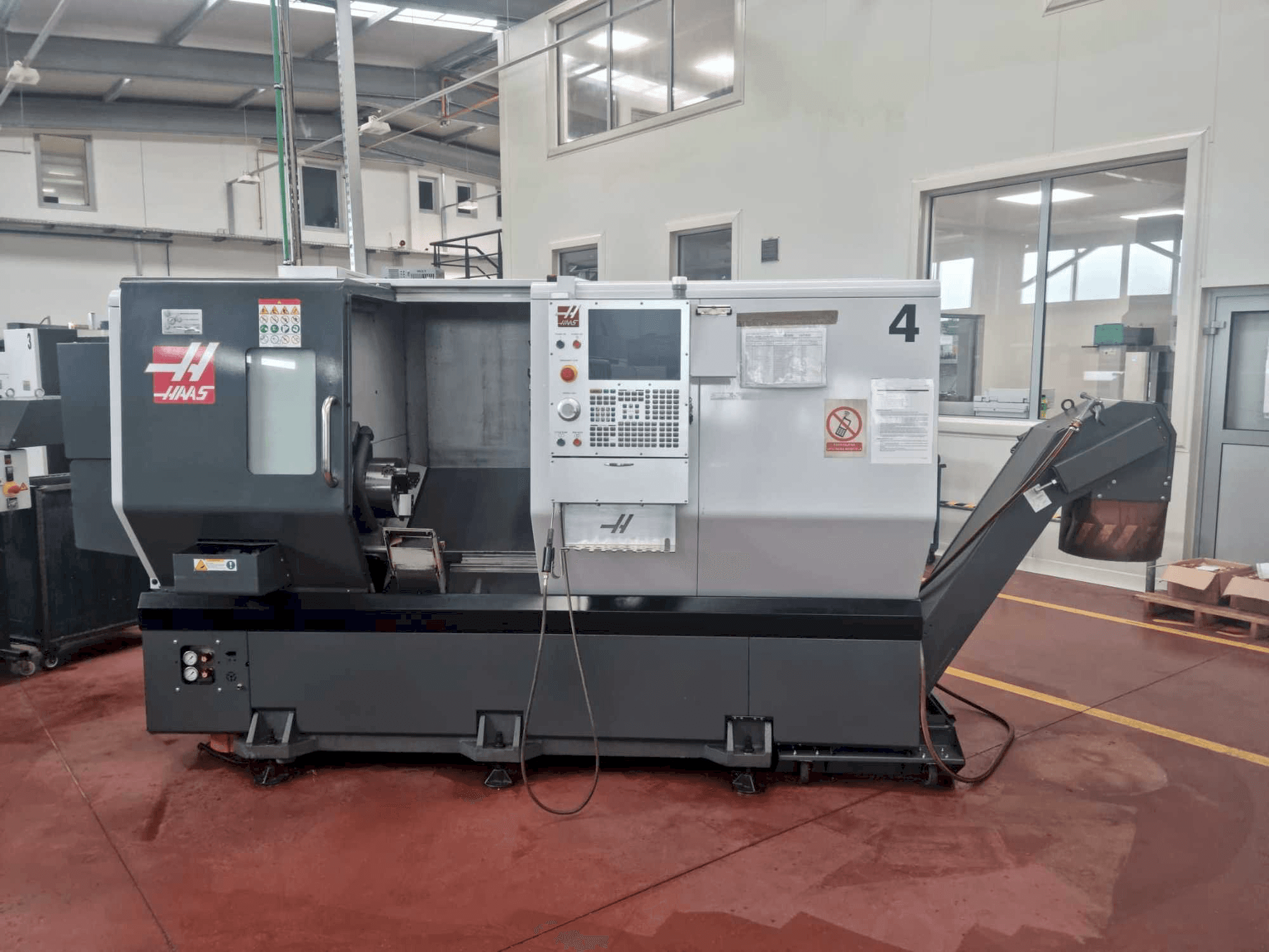 Frontansicht der HAAS ST-30Y Maschine