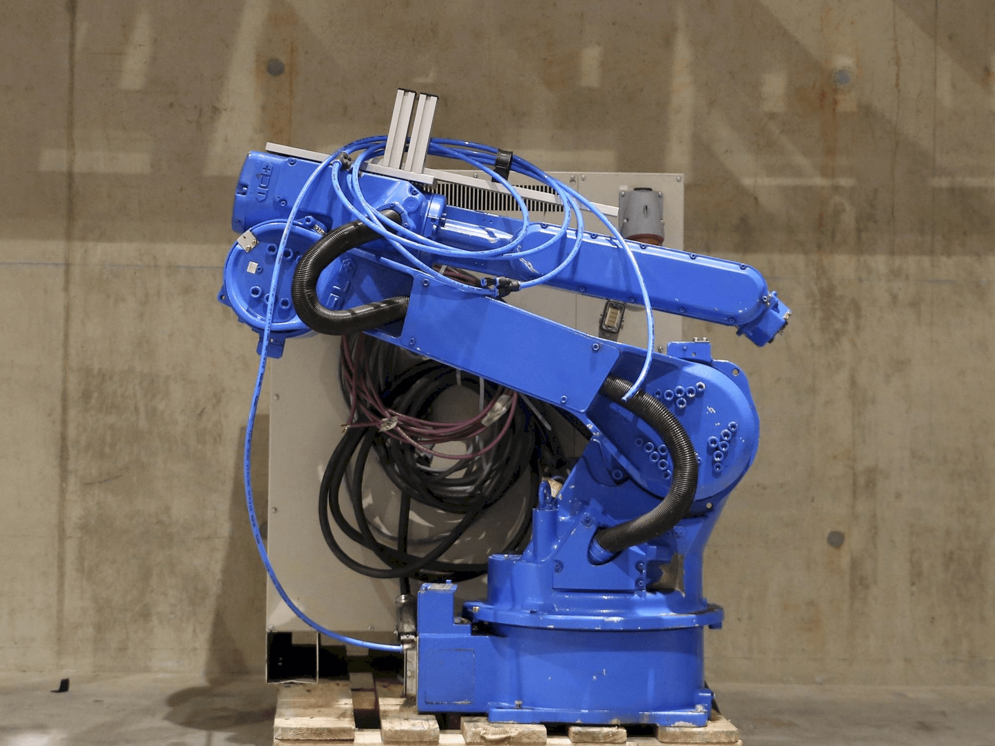 Frontansicht der Yaskawa Motoman HP20D Maschine
