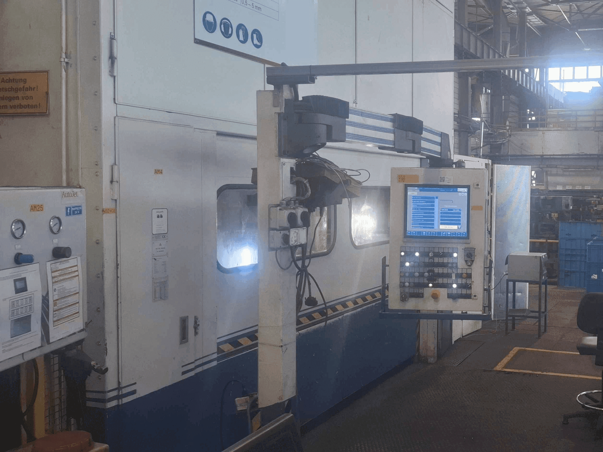 Frontansicht der Müller HUQ 630.30 Maschine