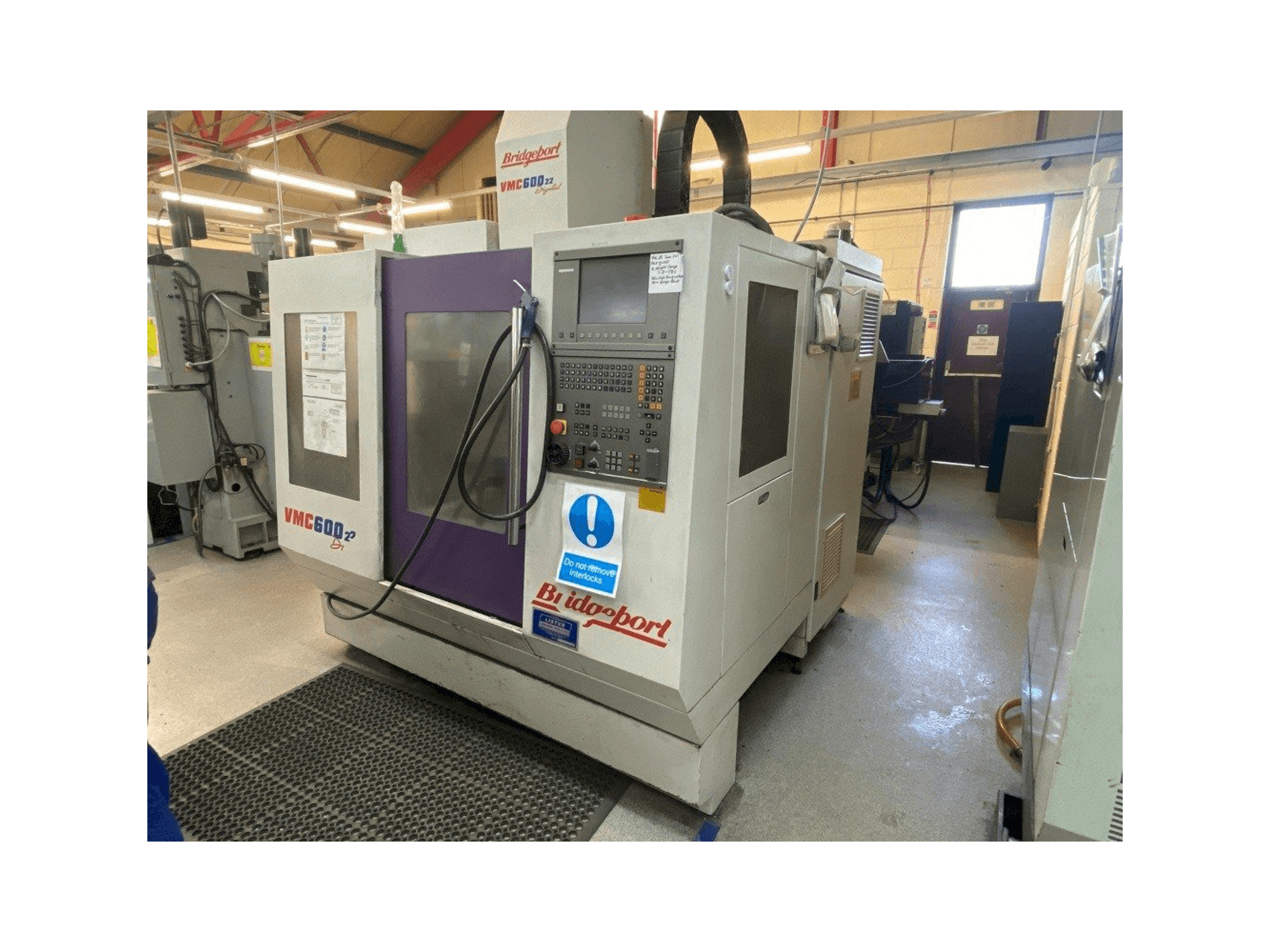 Frontansicht der Bridgeport VMC 600/22 Digital Maschine