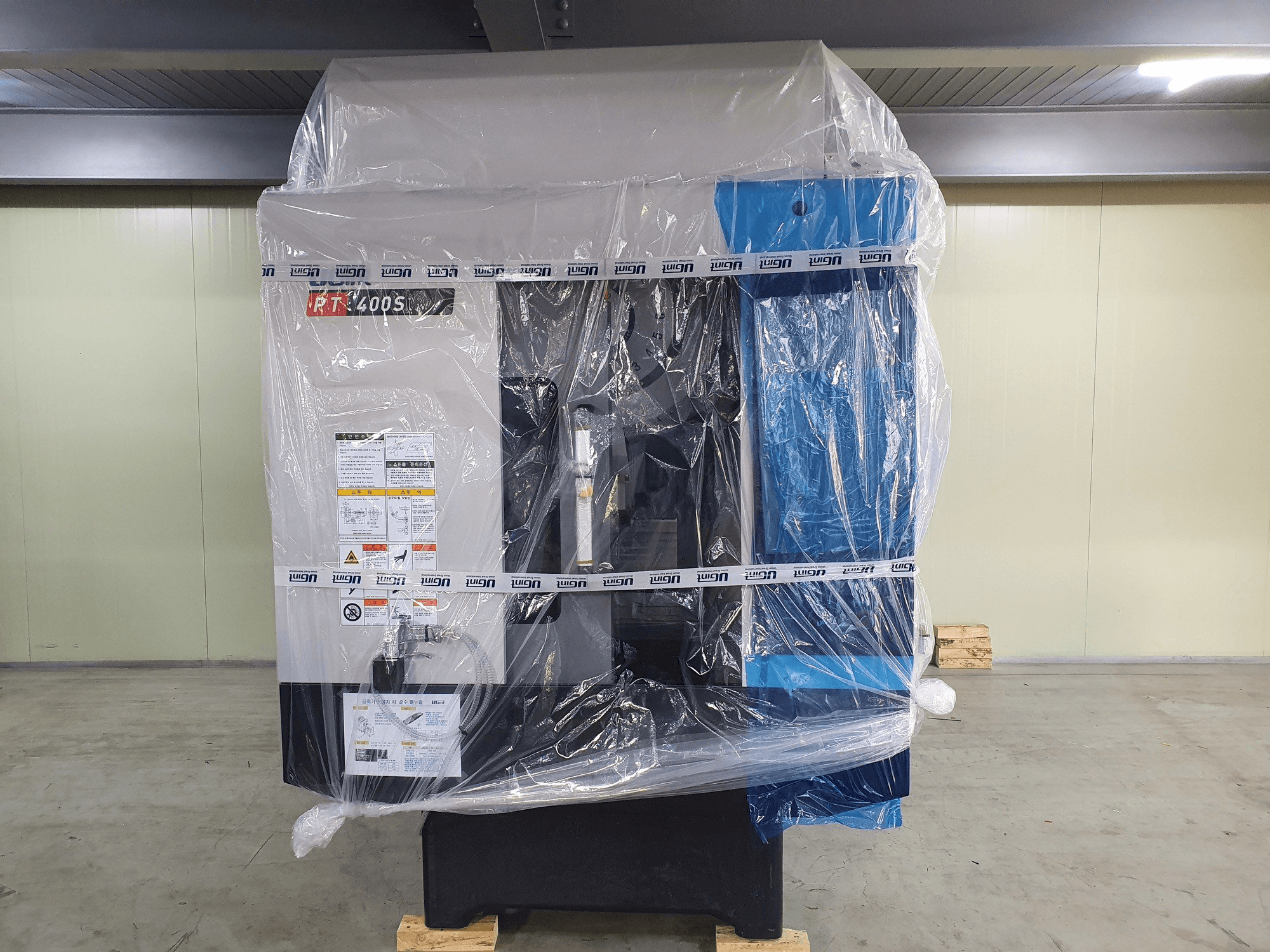 Frontansicht der UGINT PT400S Maschine