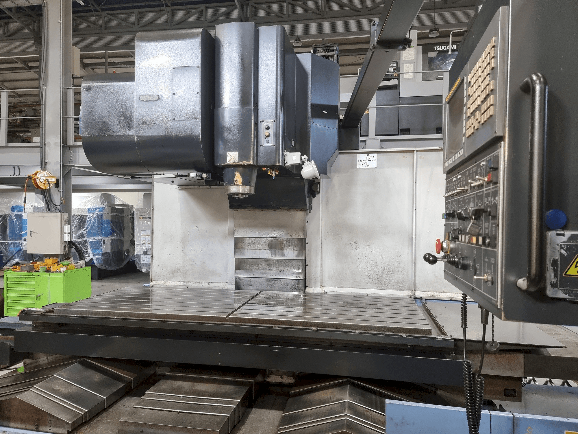 Frontansicht der Doosan VM 960L Maschine