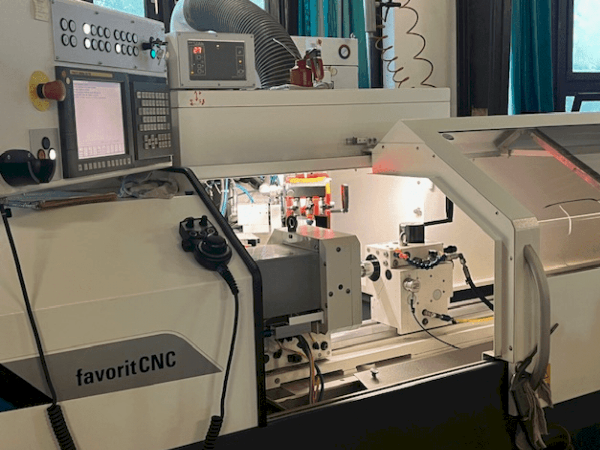 Frontansicht der STUDER favorit CNC Maschine