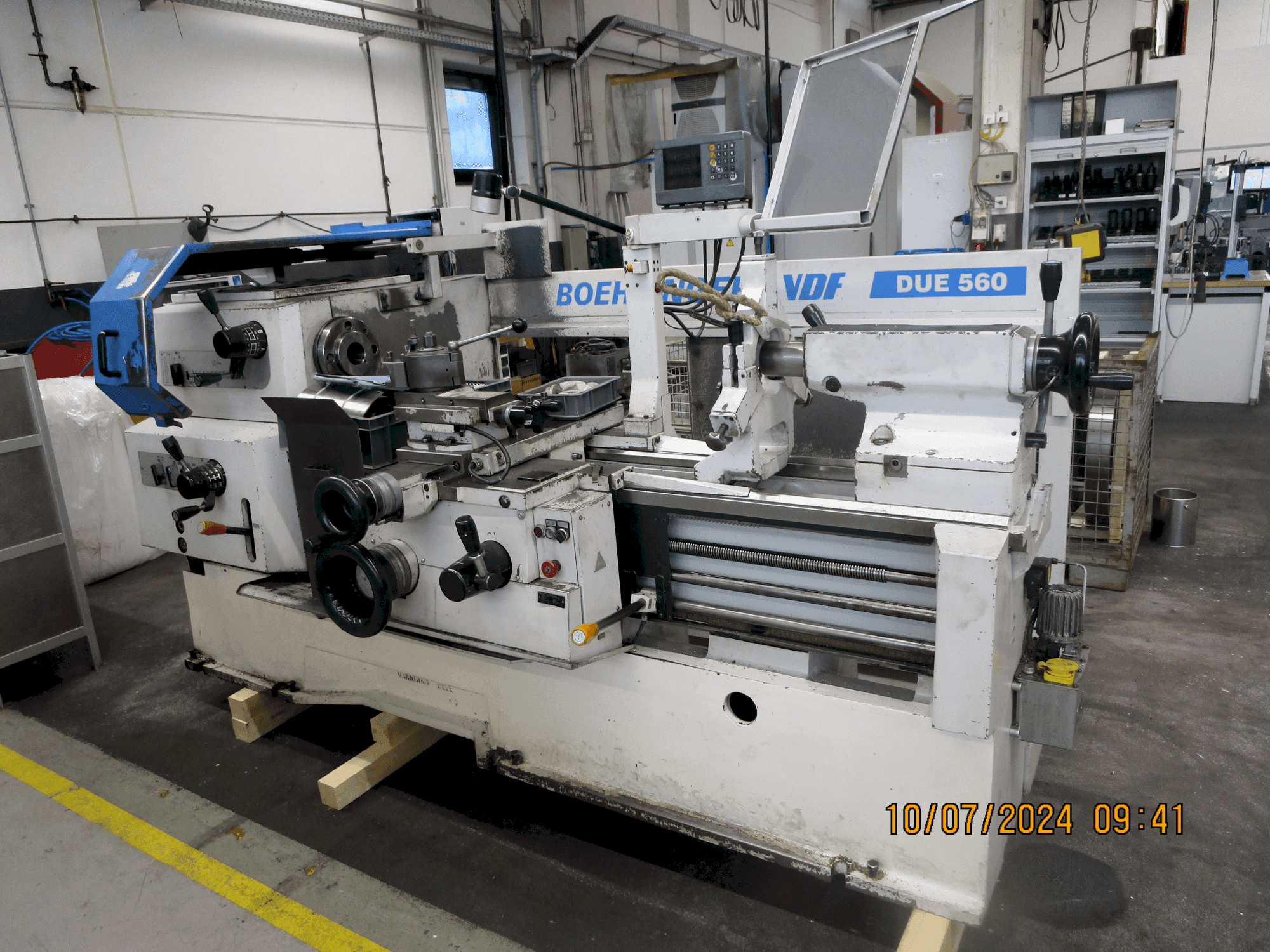 Frontansicht der BOEHRINGER VDF DUE 560 Maschine