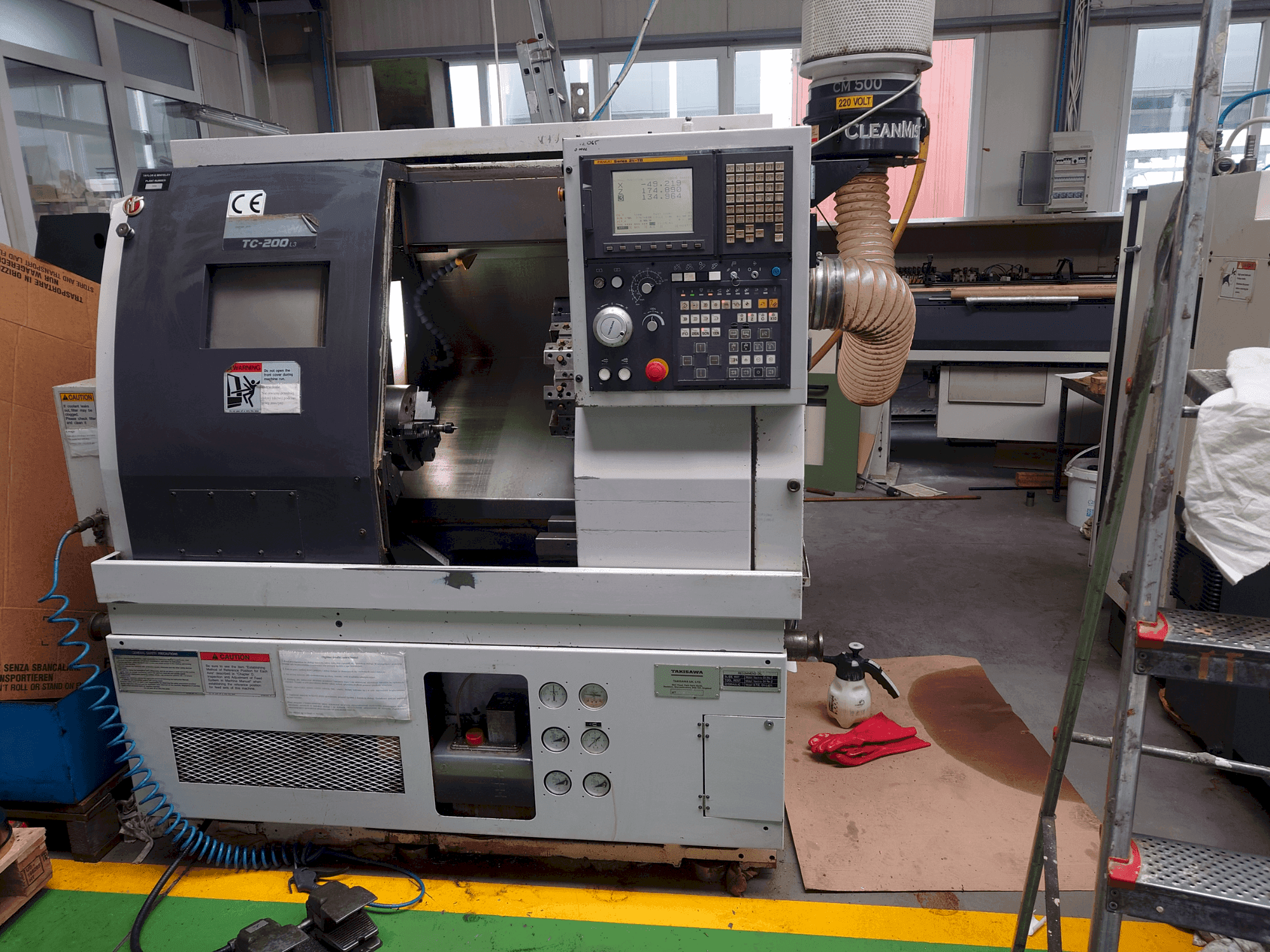 Frontansicht der Takisawa TC-200 L3 Maschine