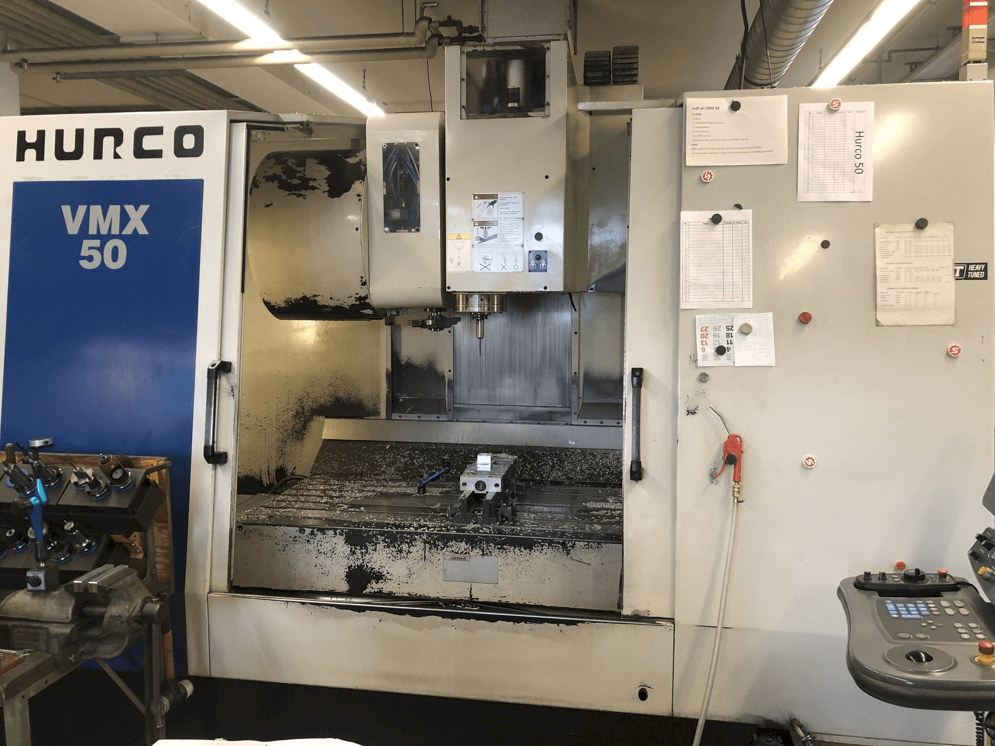 Frontansicht der Hurco VMX 50 Maschine