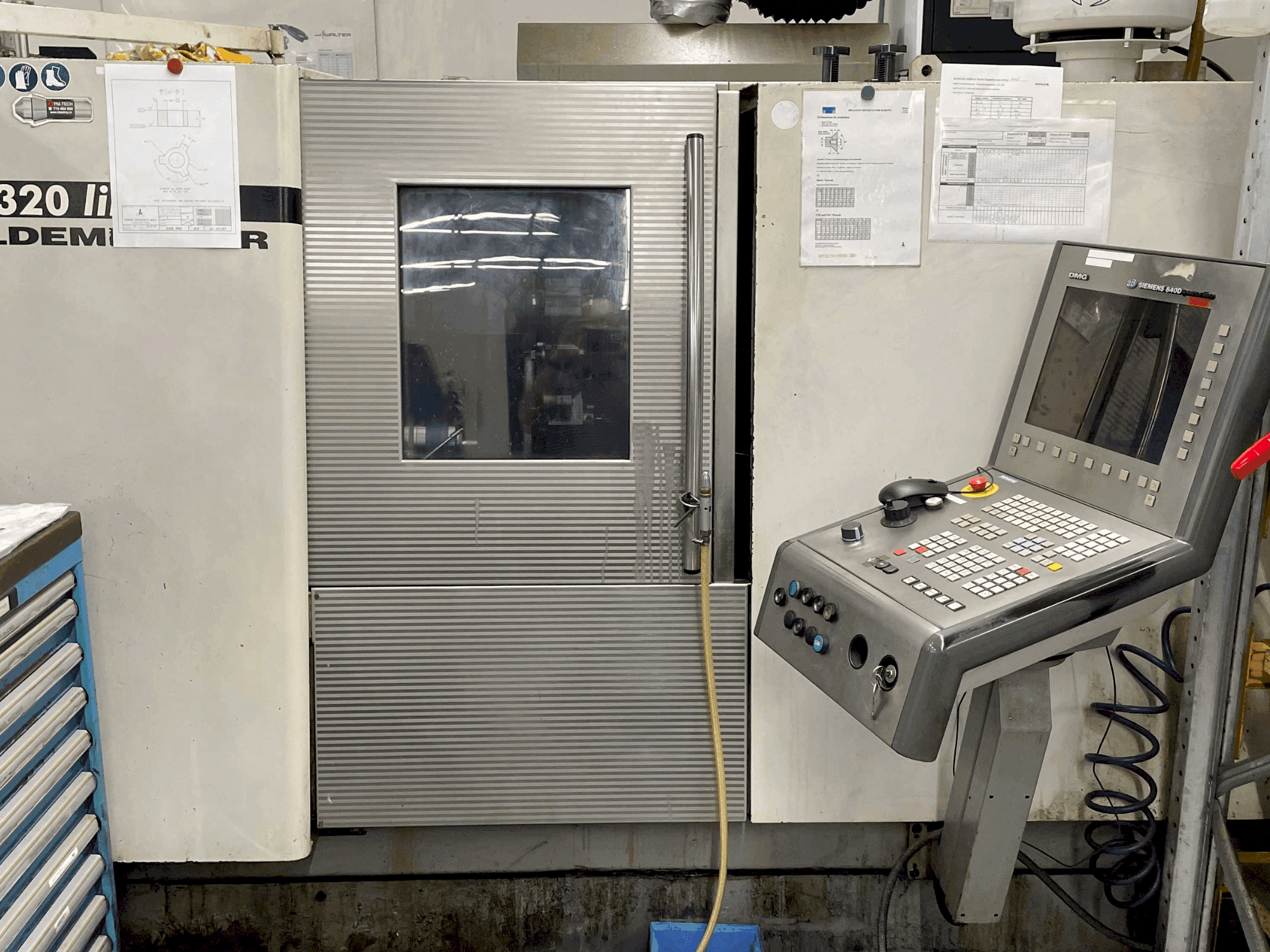 Frontansicht der DMG CTX 320 linear Maschine