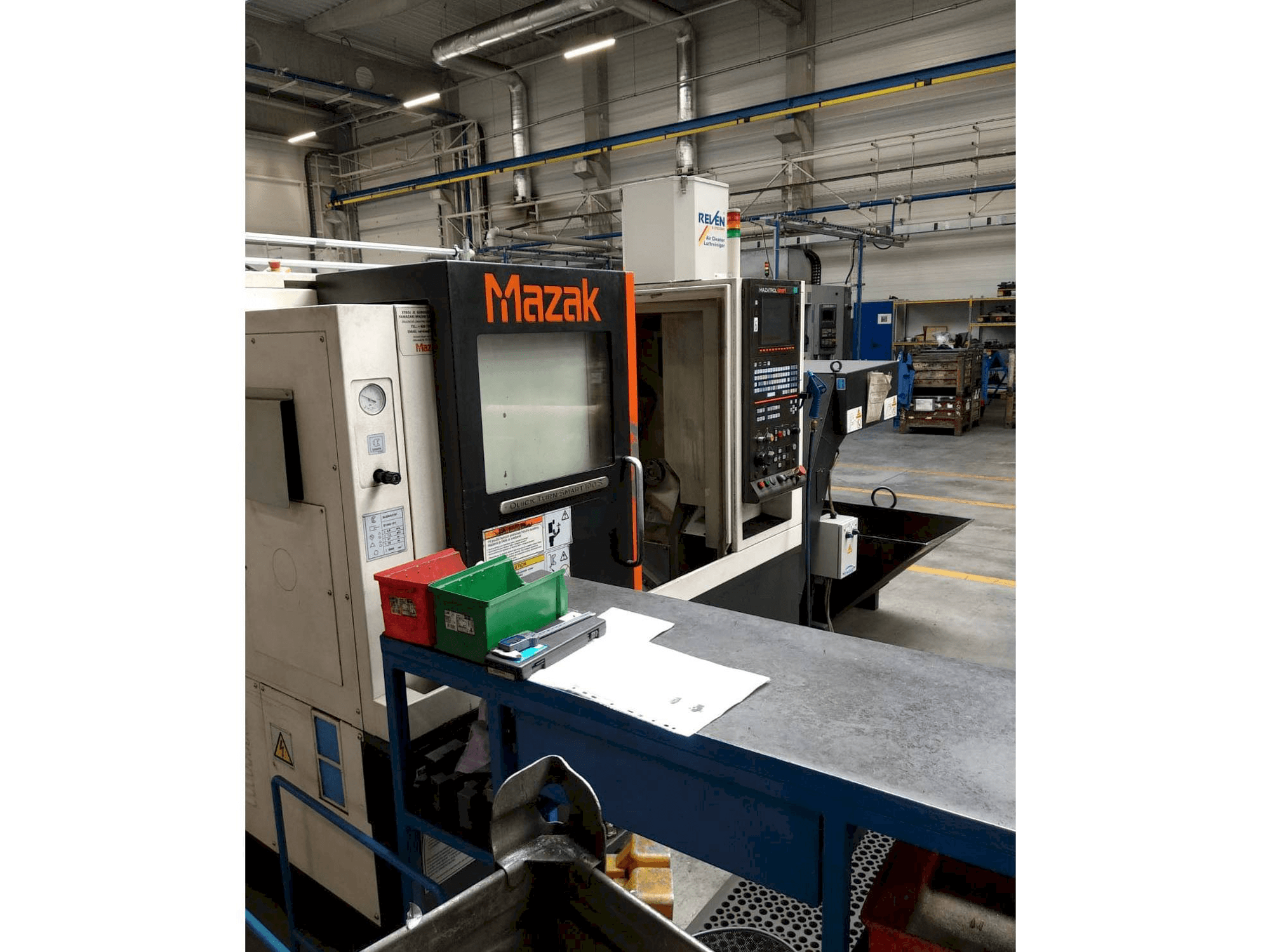 Frontansicht der Mazak Quick Turn Smart 100 S Maschine