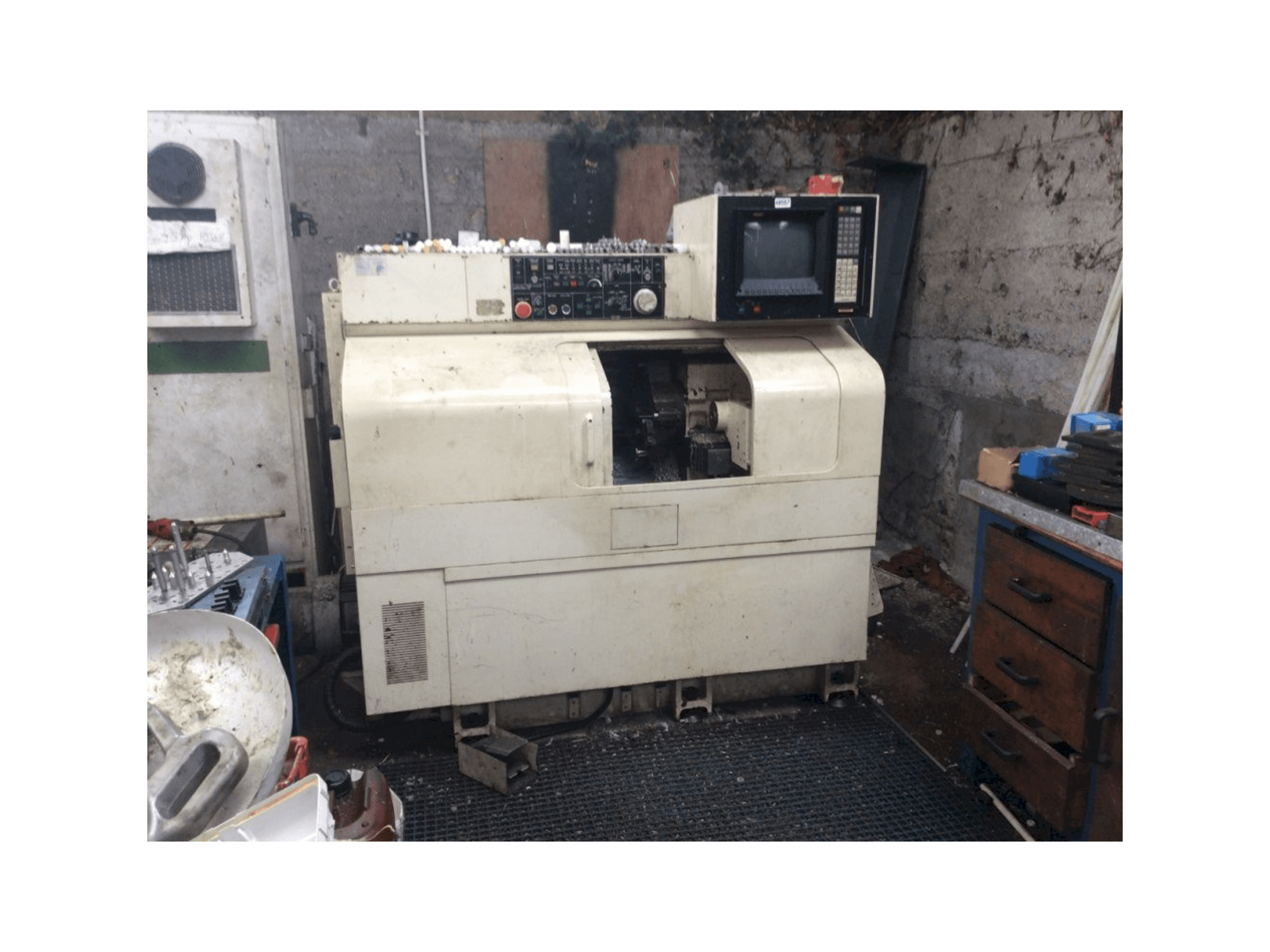 Frontansicht der NAKAMURA-TOME TMC-15 Maschine