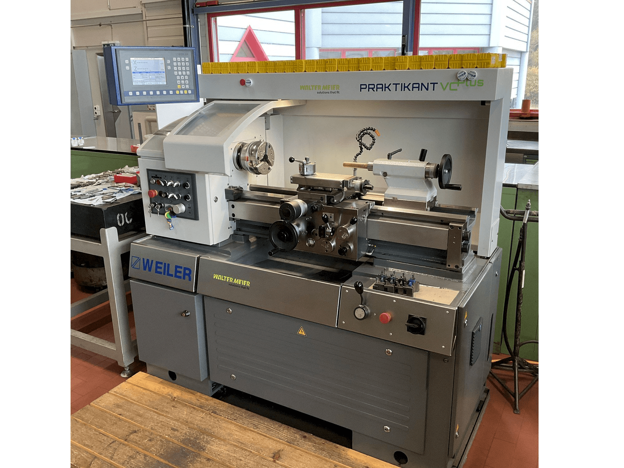 Frontansicht der Weiler Praktikant VCplus Maschine