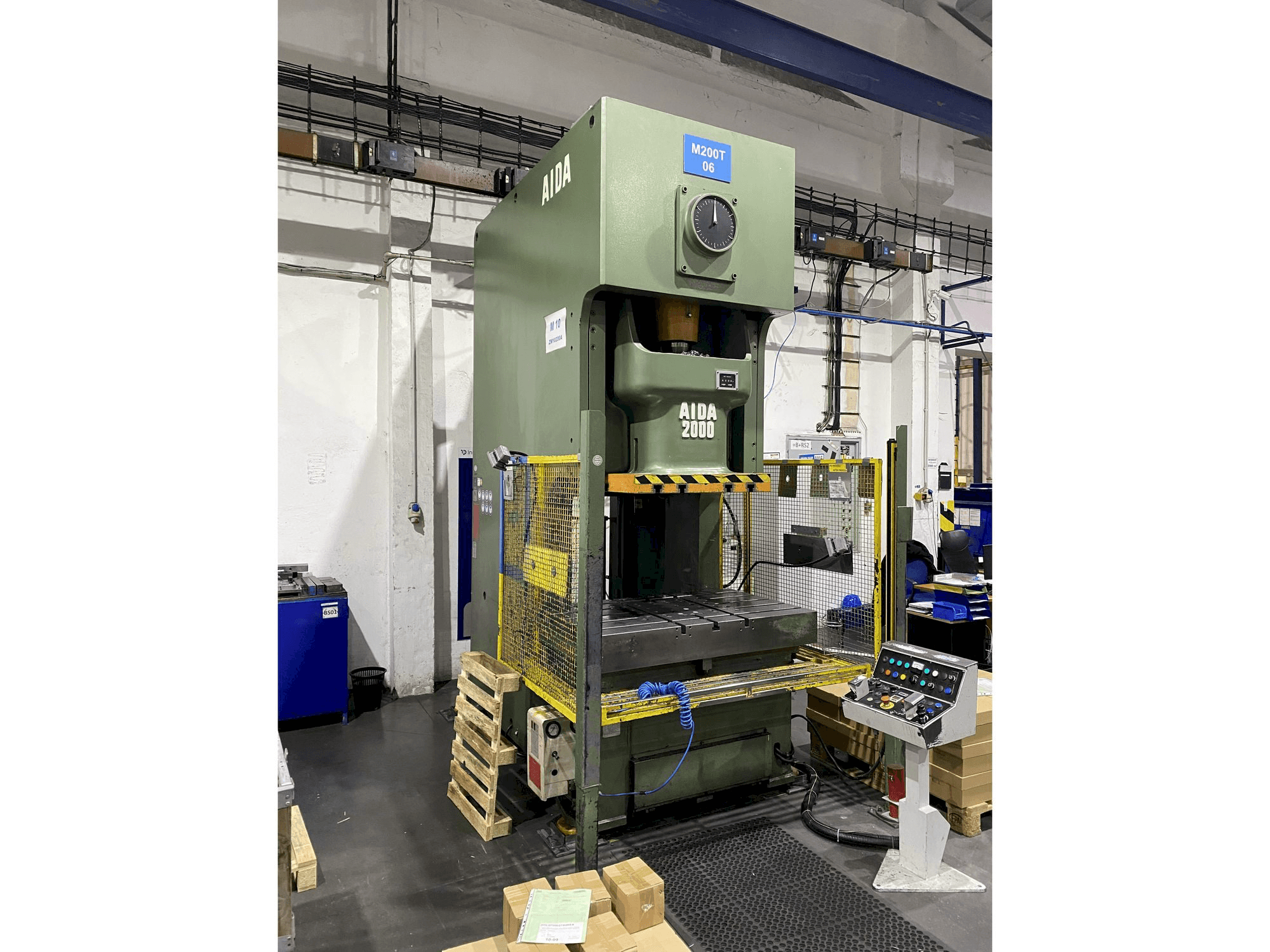 Frontansicht der AIDA NC1-2000 (2) Maschine