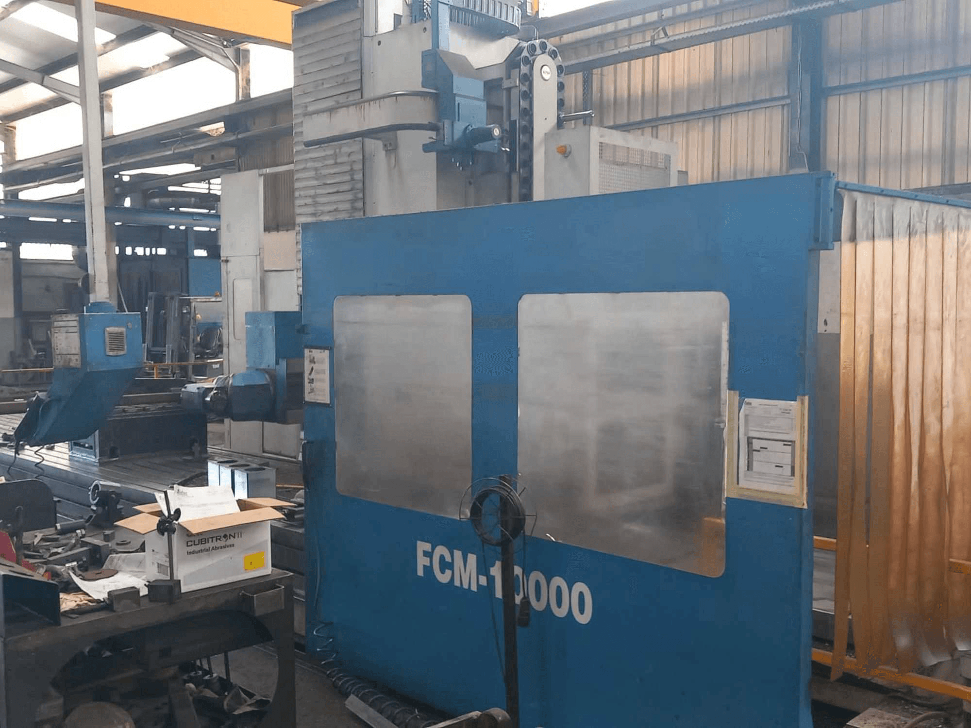 Frontansicht der CME FCM-10000 Maschine
