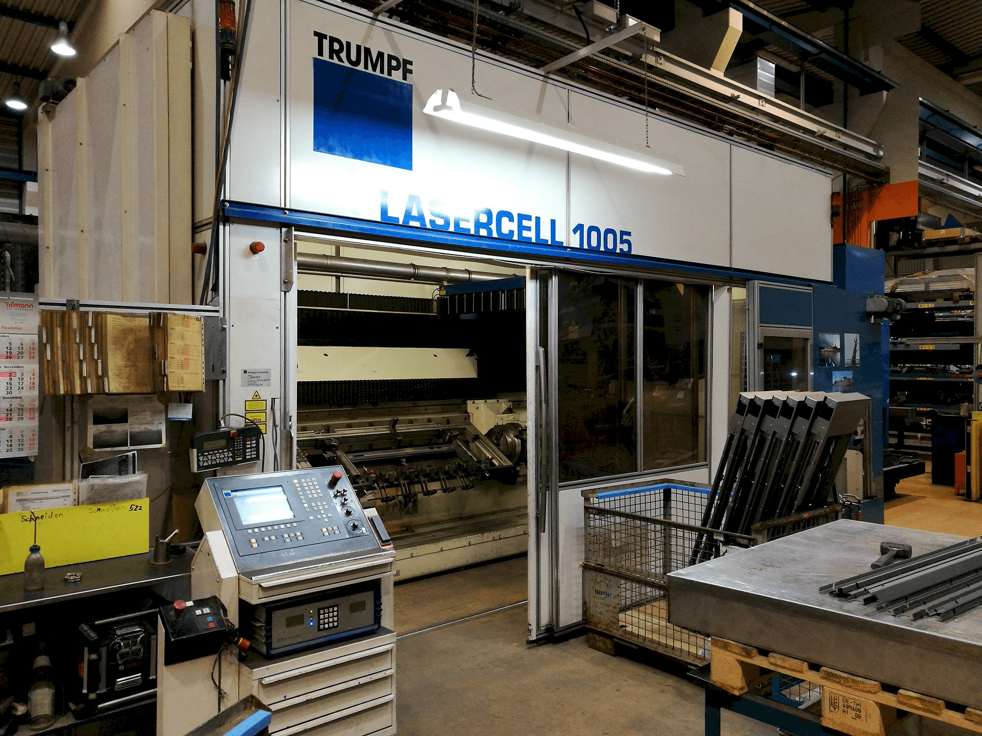 Linke Ansicht der Trumpf Lasercell TLC 1005 Maschine