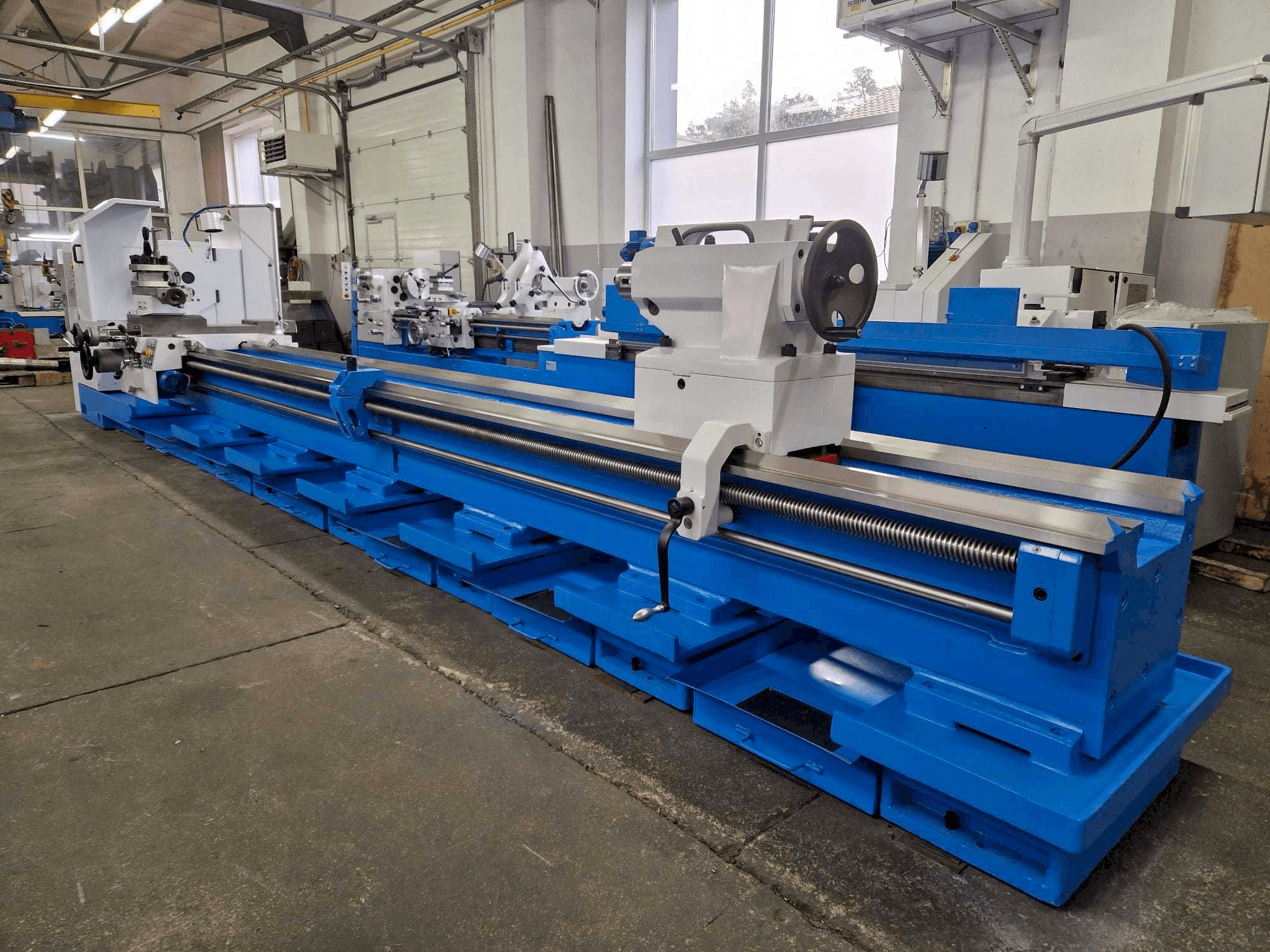 Frontansicht der Poreba TPK 90 x 6000 Maschine