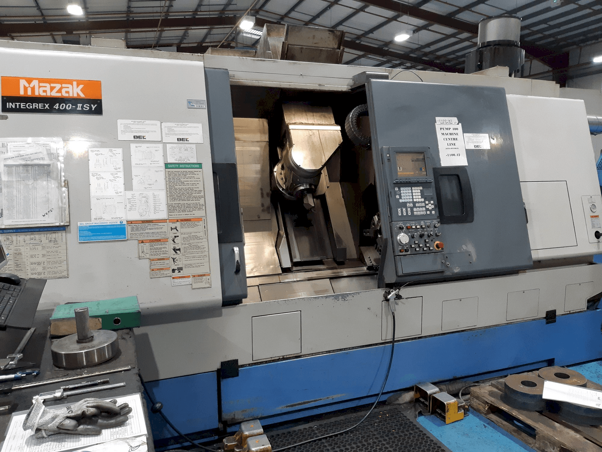 Frontansicht der Mazak Integrex 400 II SY Maschine