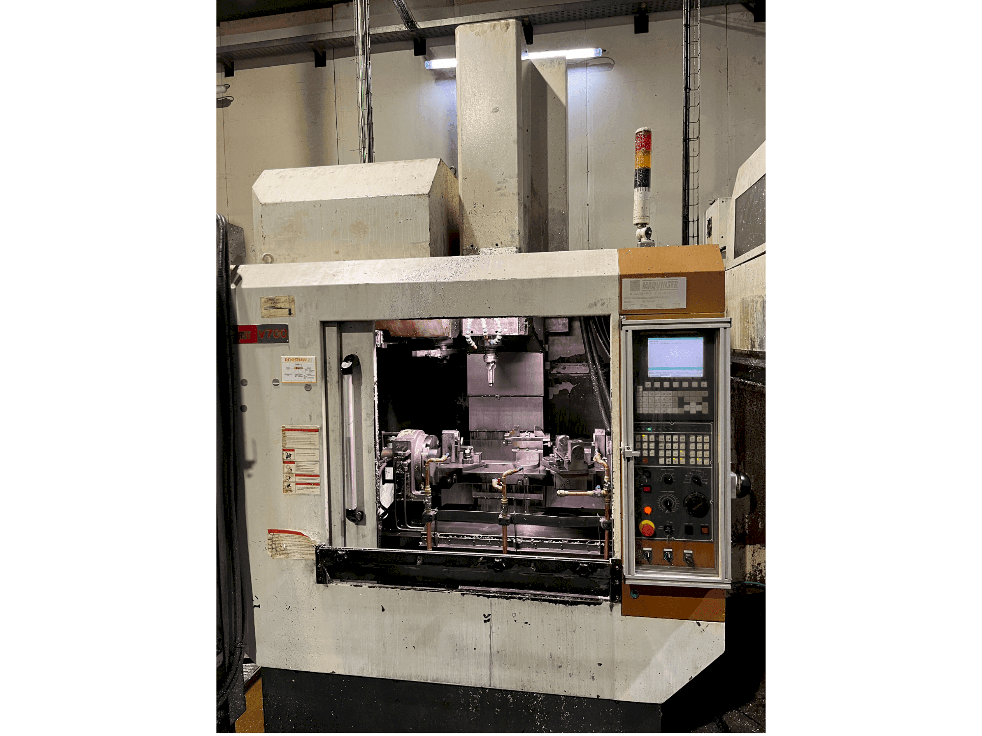 Frontansicht der FIRST V700 Maschine