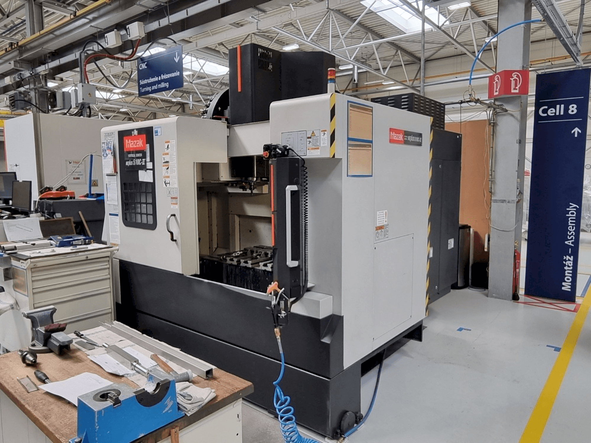 Frontansicht der Mazak Nexus 510C - II Maschine