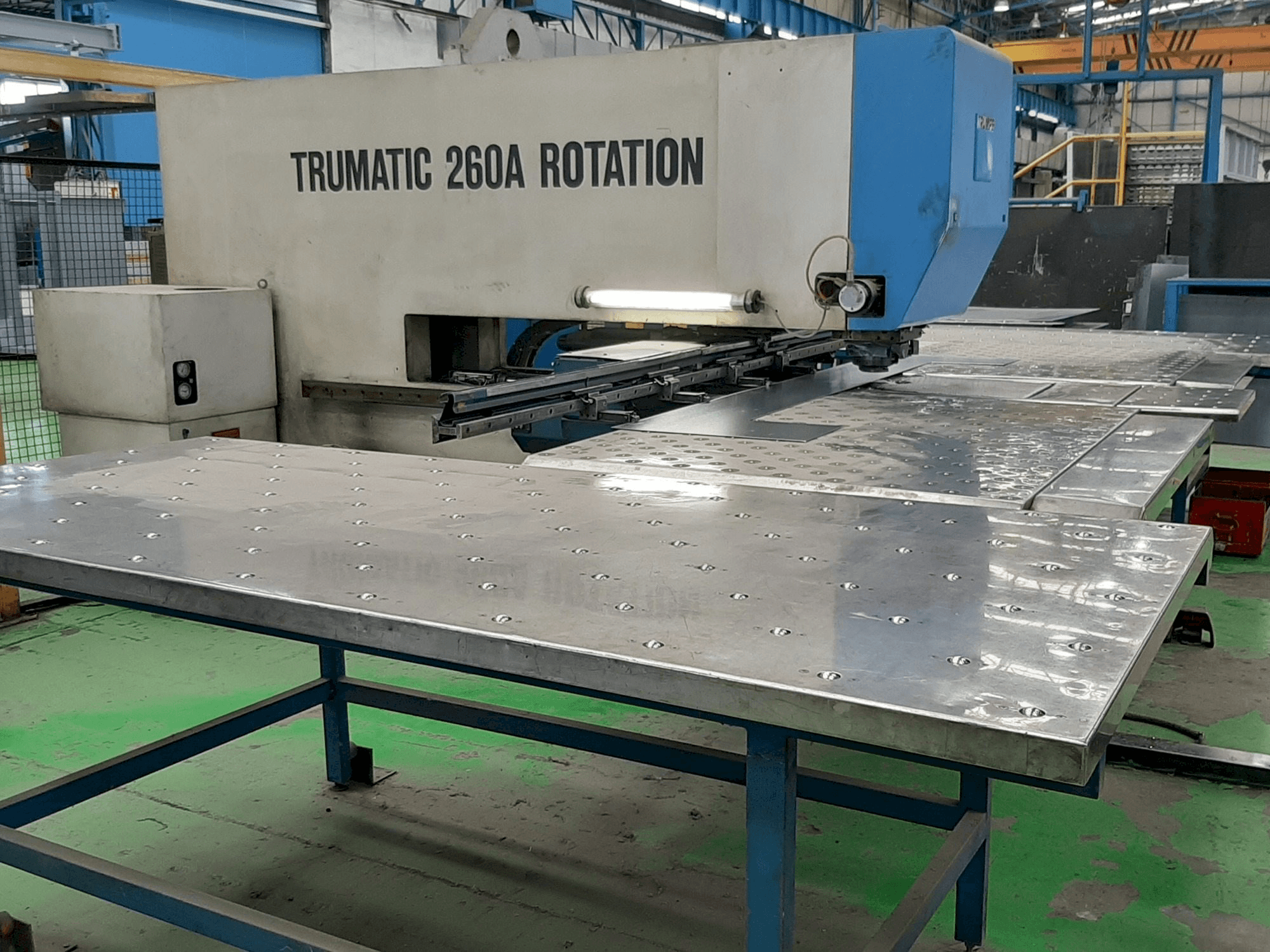 Frontansicht der Trumpf Trumatic 260A Rotation Maschine