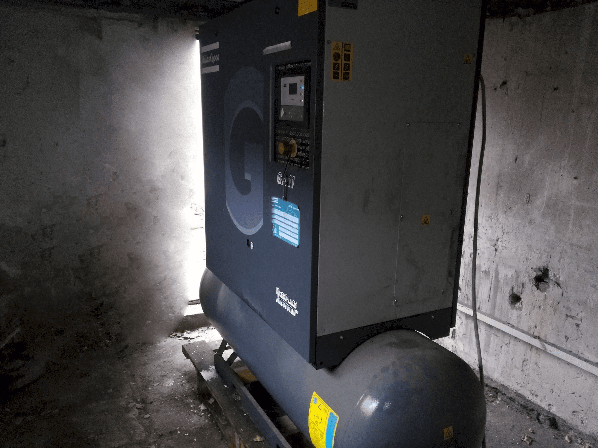 Frontansicht der Atlas Copco GA11P Maschine
