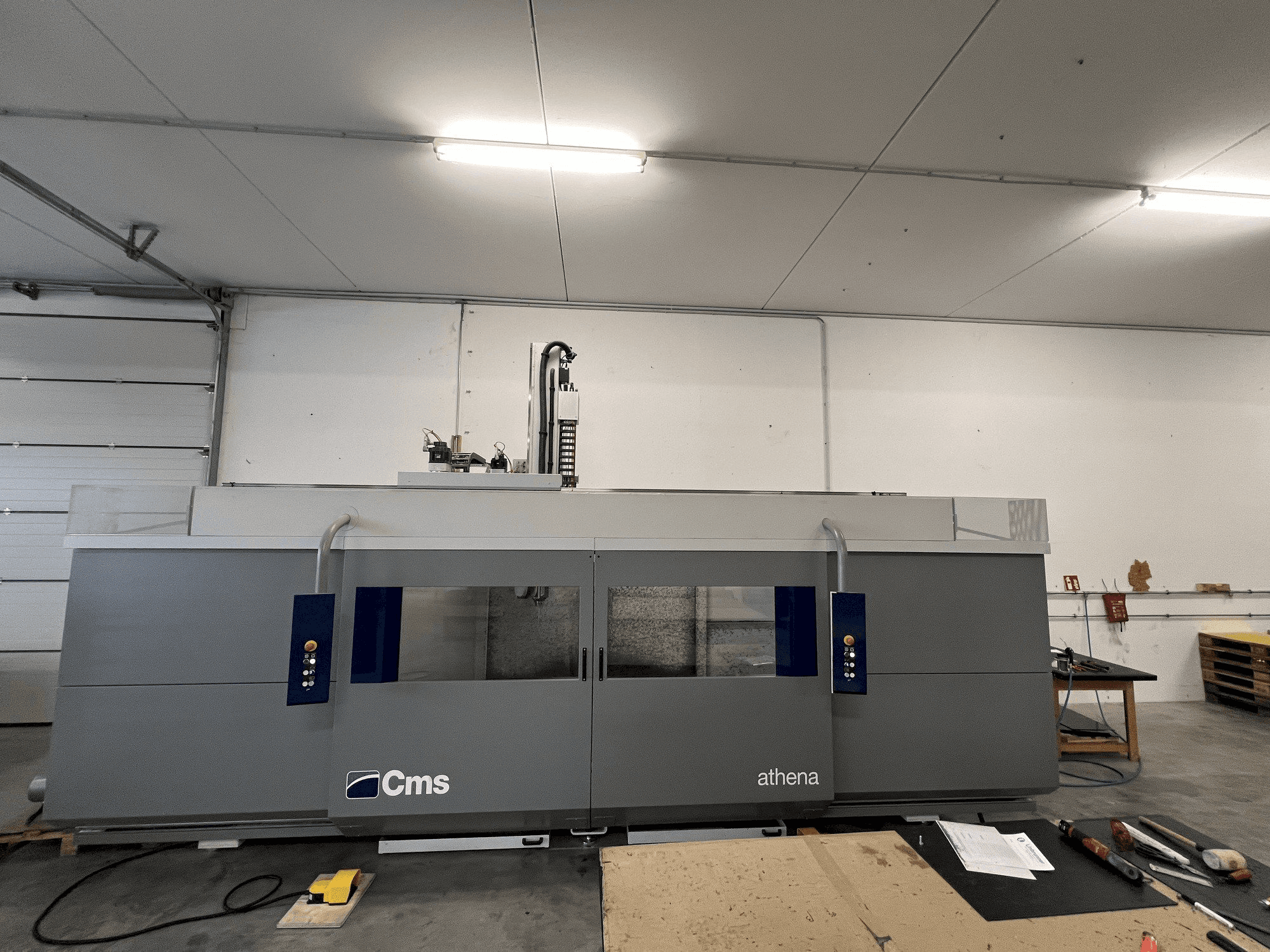 Frontansicht der CMS Athena A3 OCE Maschine